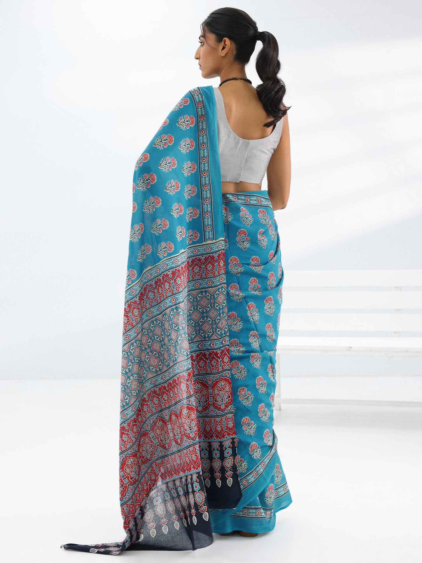 Turquoise Blue Printed Cotton Saree With Unstitched Blouse Piece