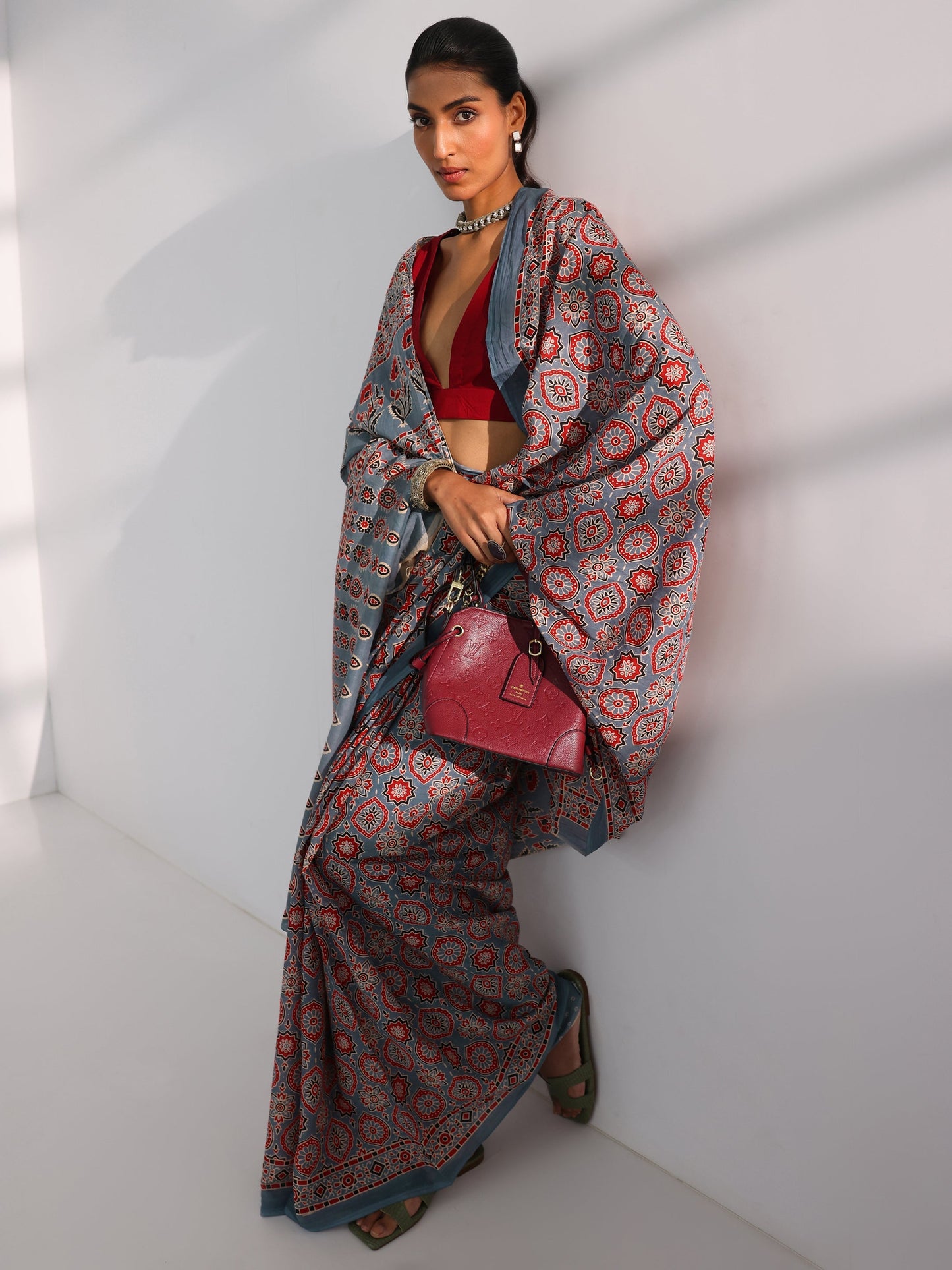 Grey Printed Cotton Saree With Unstitched Blouse Piece