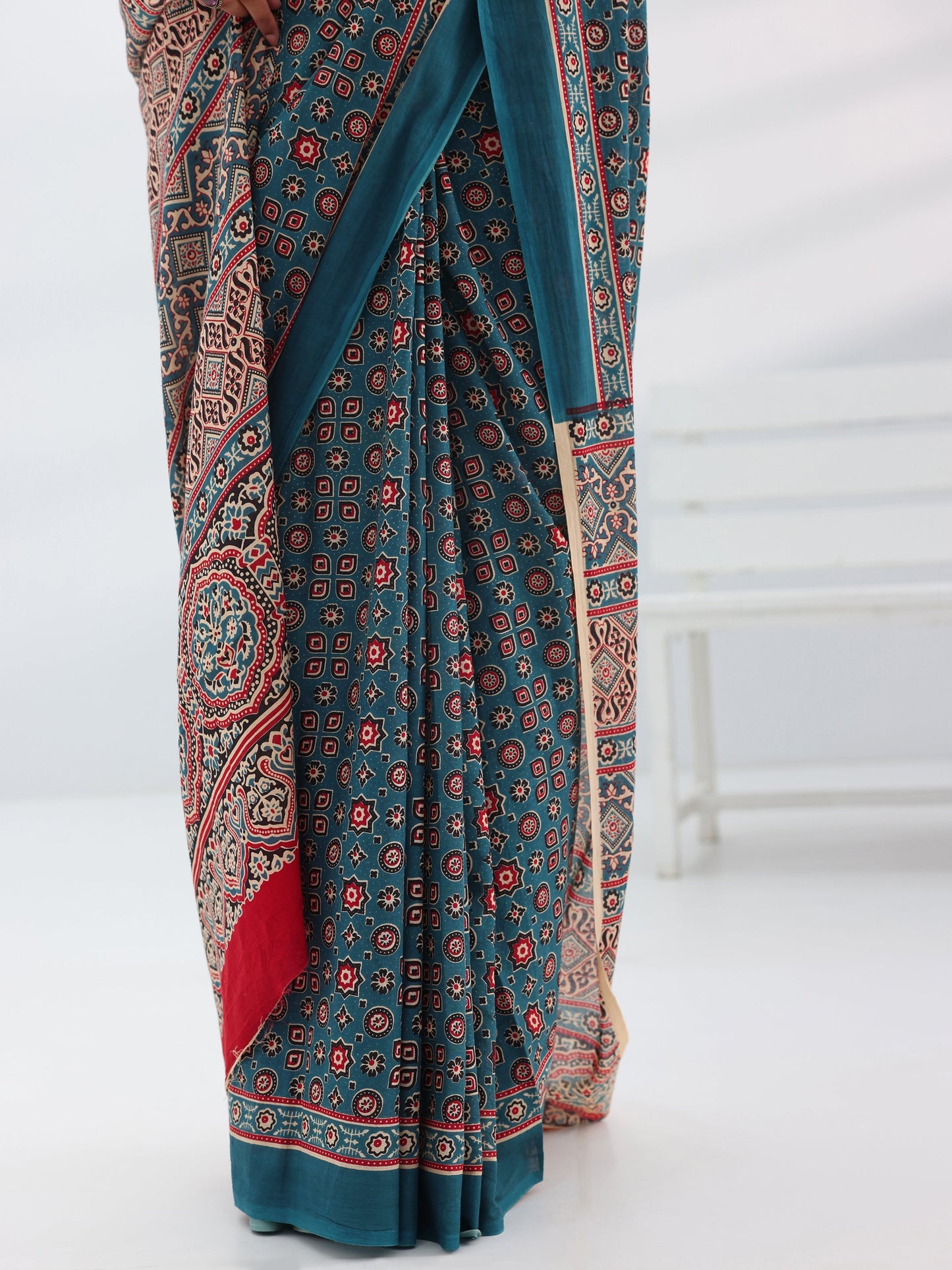 Blue Printed Cotton Saree With Unstitched Blouse Piece