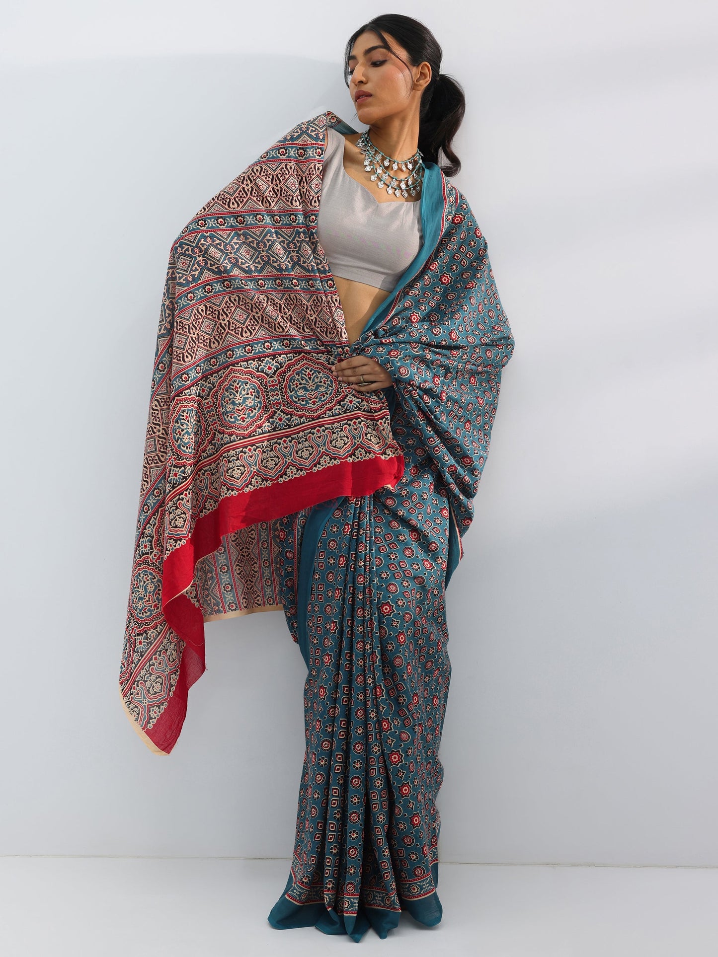 Blue Printed Cotton Saree With Unstitched Blouse Piece