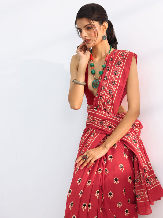 Red Solid Cotton Saree With Unstitched Blouse Piece