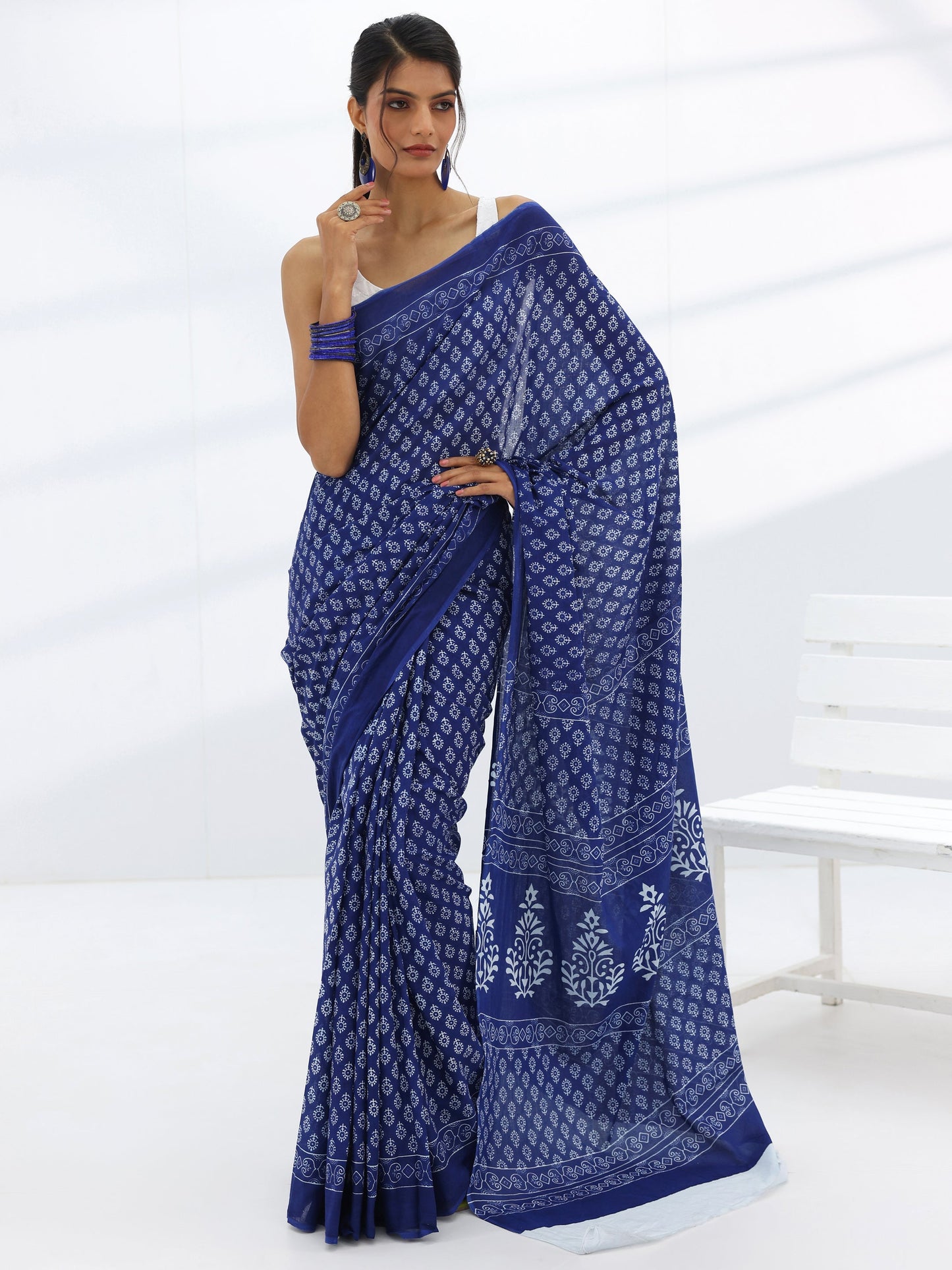 Blue Solid Cotton Saree With Unstitched Blouse Piece