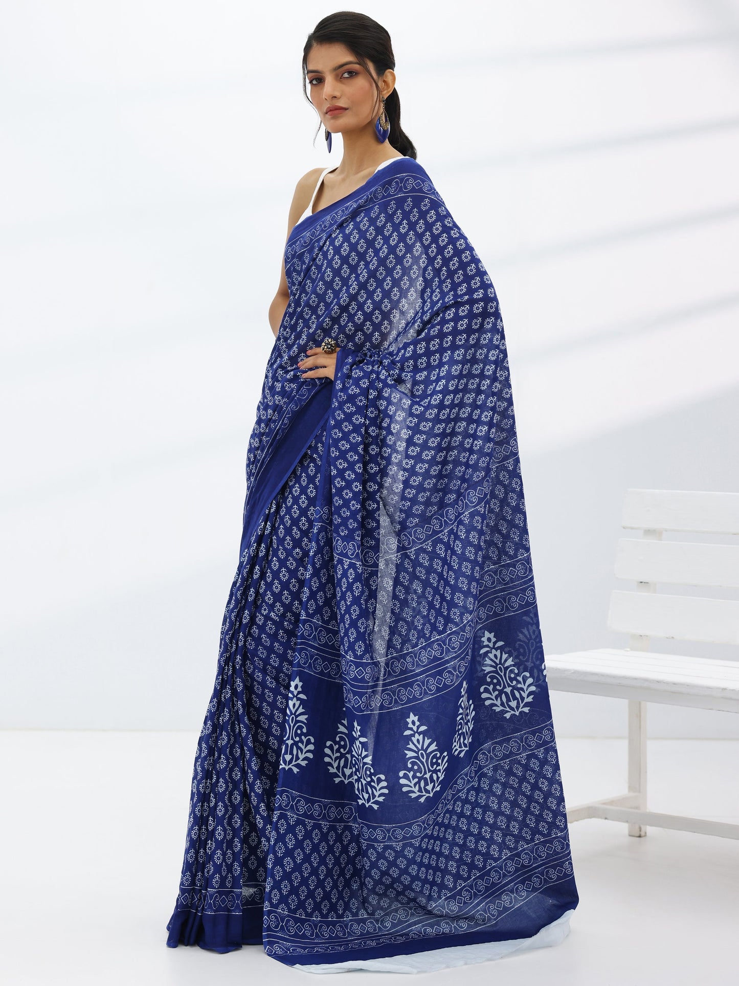 Blue Solid Cotton Saree With Unstitched Blouse Piece
