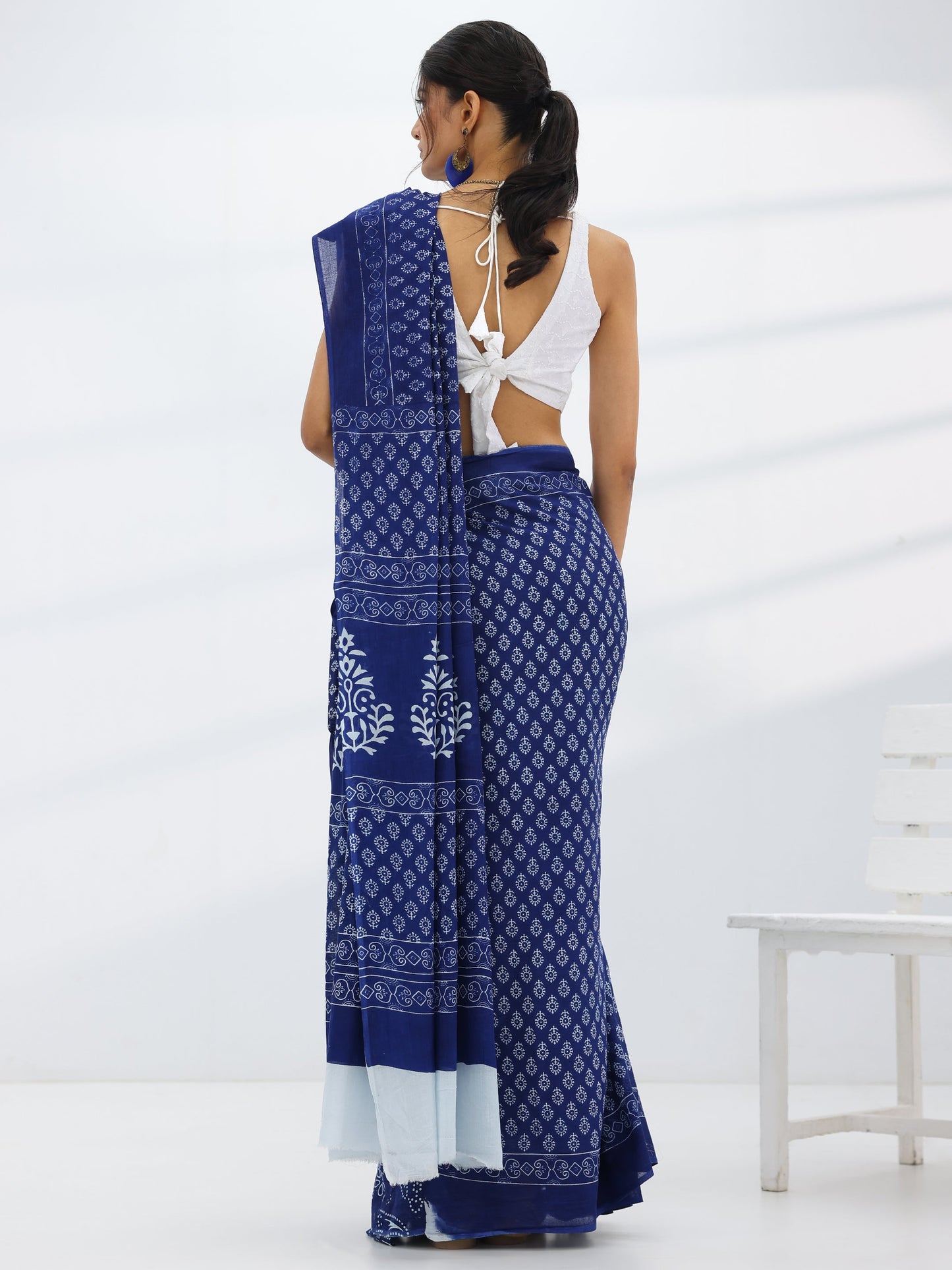 Blue Solid Cotton Saree With Unstitched Blouse Piece