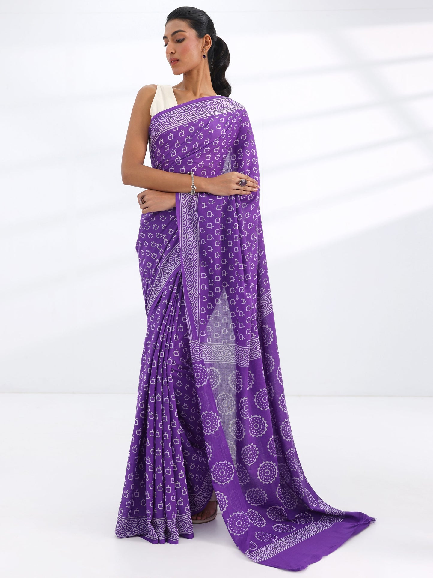 Purple Embellished Cotton Saree With Unstitched Blouse Piece