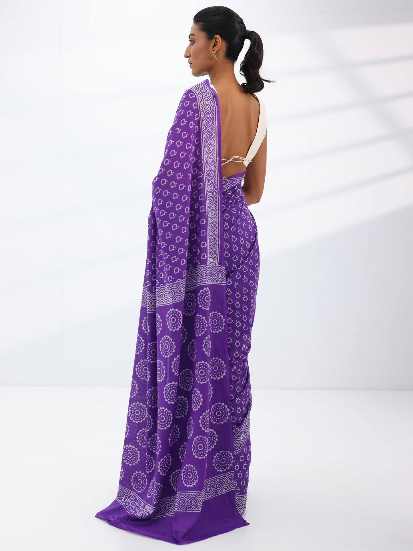 Purple Embellished Cotton Saree With Unstitched Blouse Piece