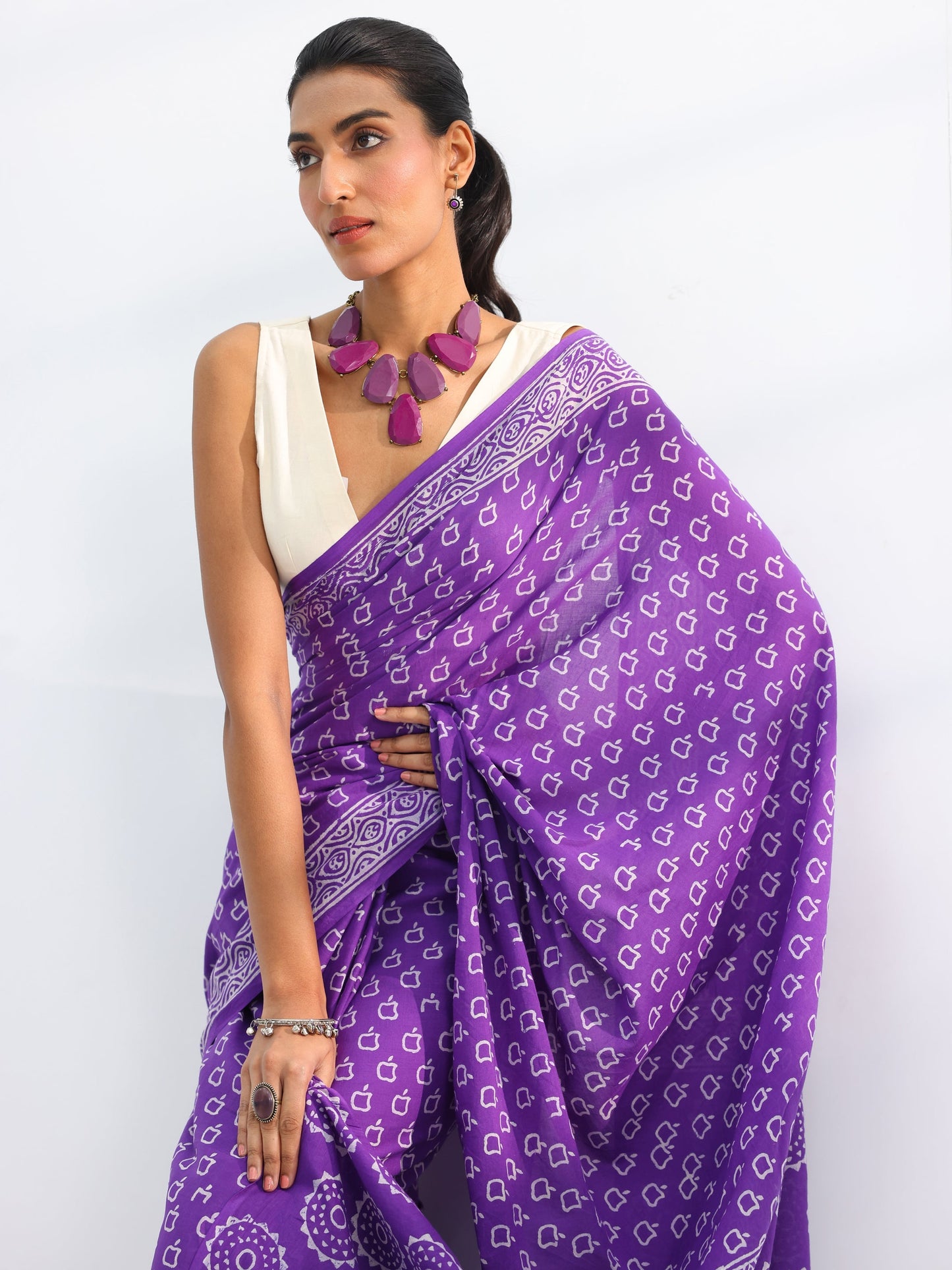 Purple Embellished Cotton Saree With Unstitched Blouse Piece