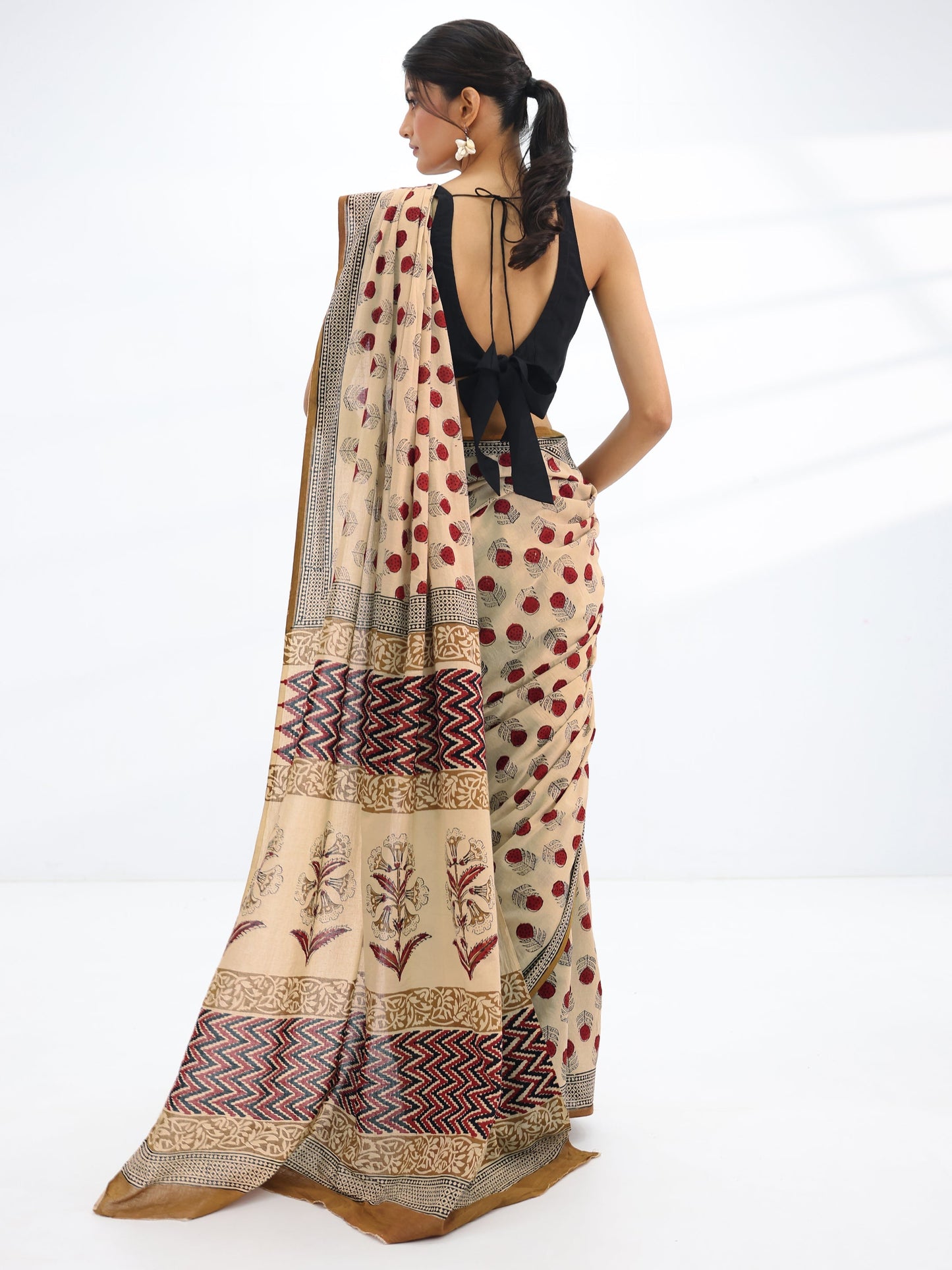 Beige Embellished Cotton Saree With Unstitched Blouse Piece