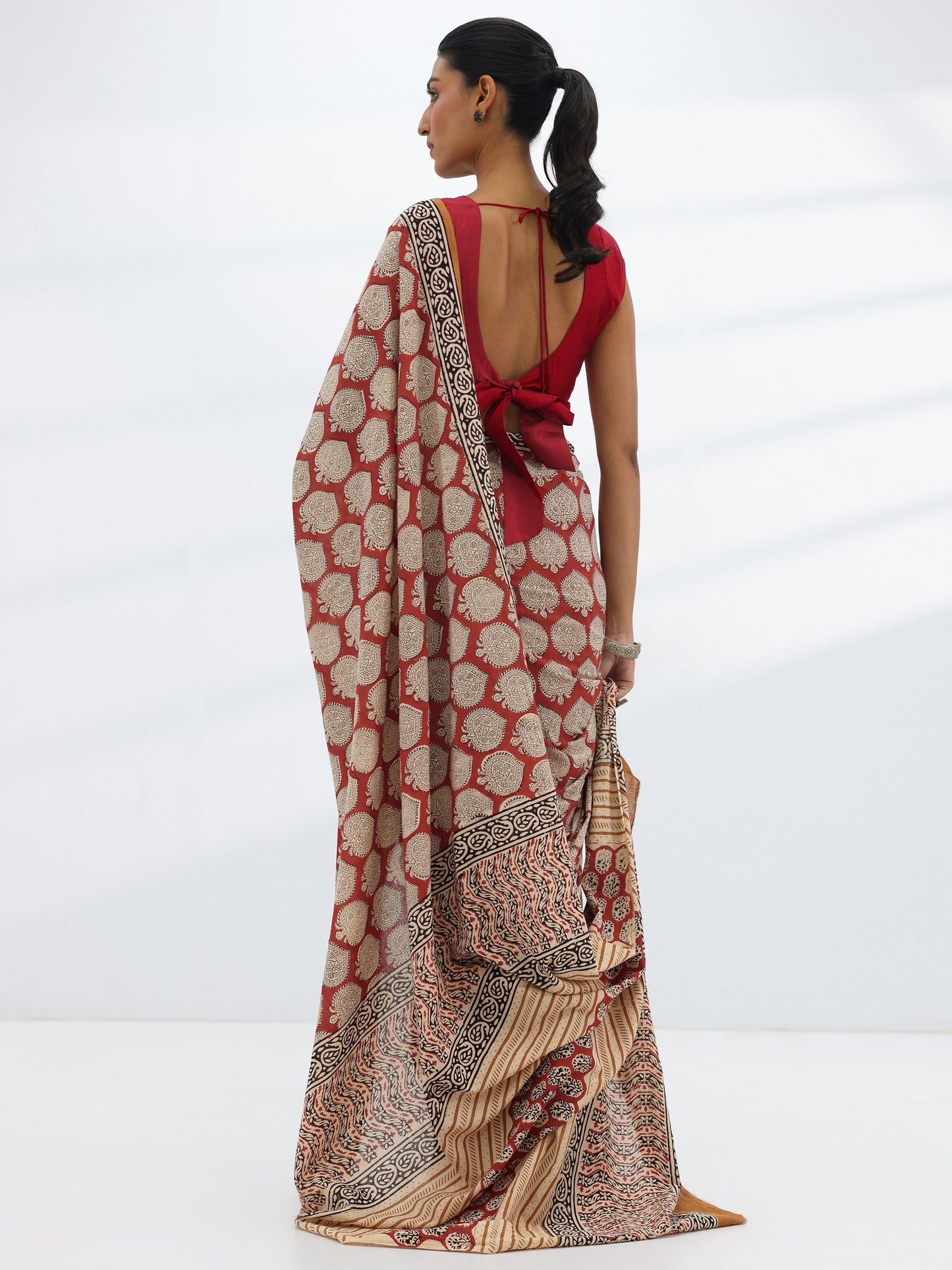 Rust Embellished Cotton Saree With Unstitched Blouse Piece