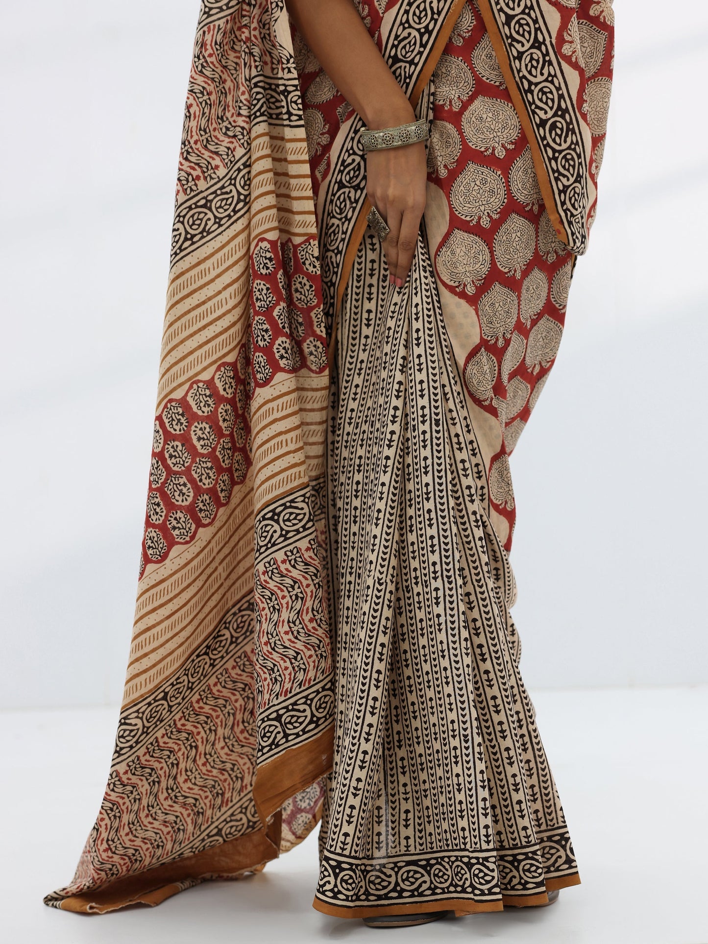 Rust Embellished Cotton Saree With Unstitched Blouse Piece