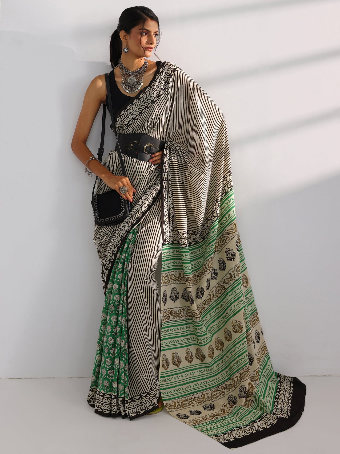 Green Printed Cotton Saree With Unstitched Blouse Piece