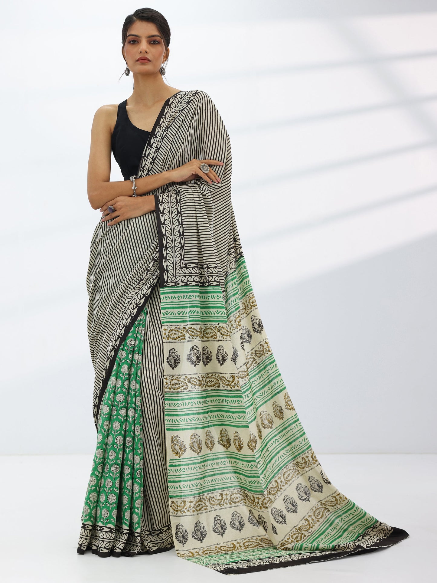 Green Printed Cotton Saree With Unstitched Blouse Piece