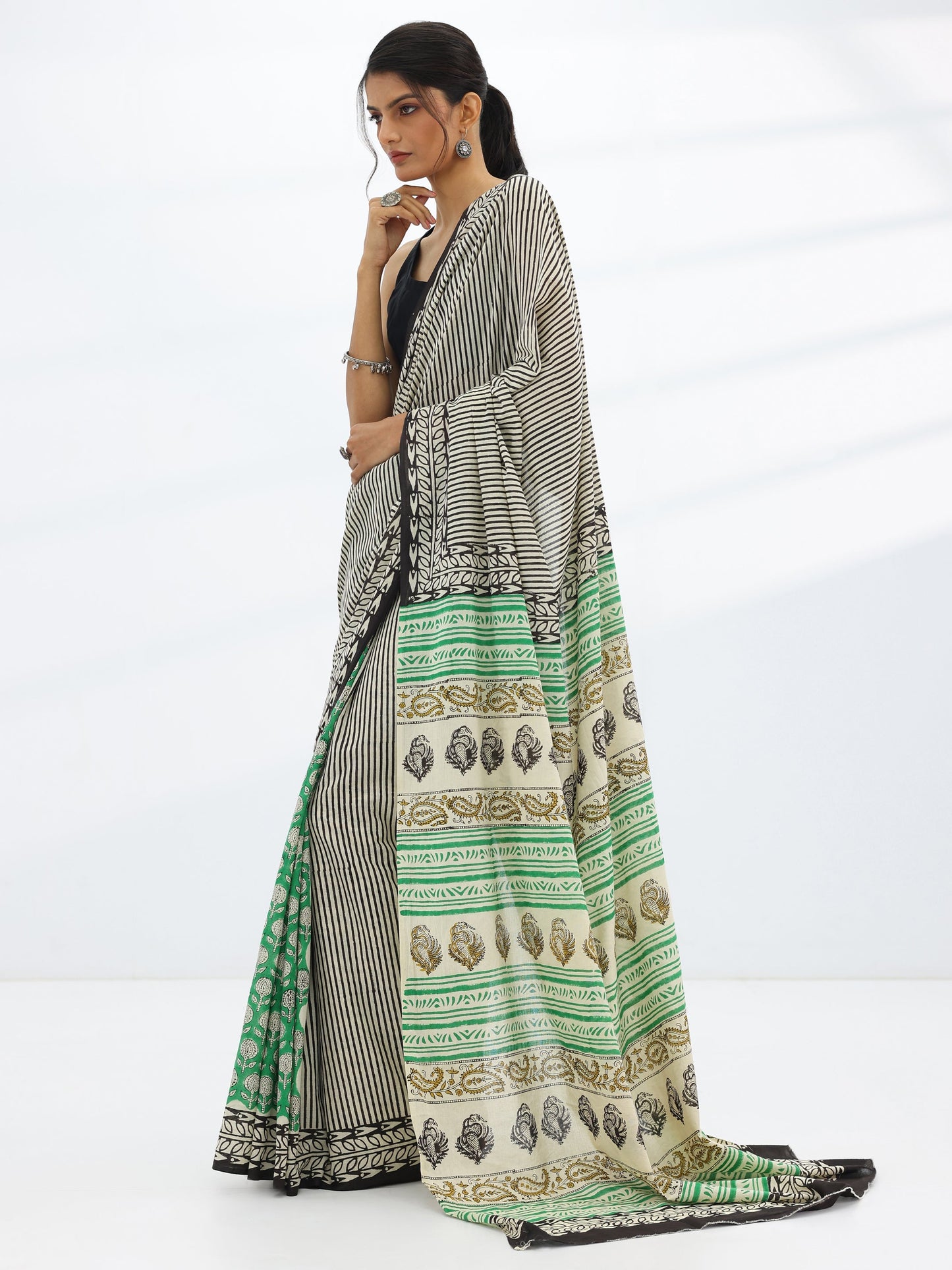 Green Printed Cotton Saree With Unstitched Blouse Piece