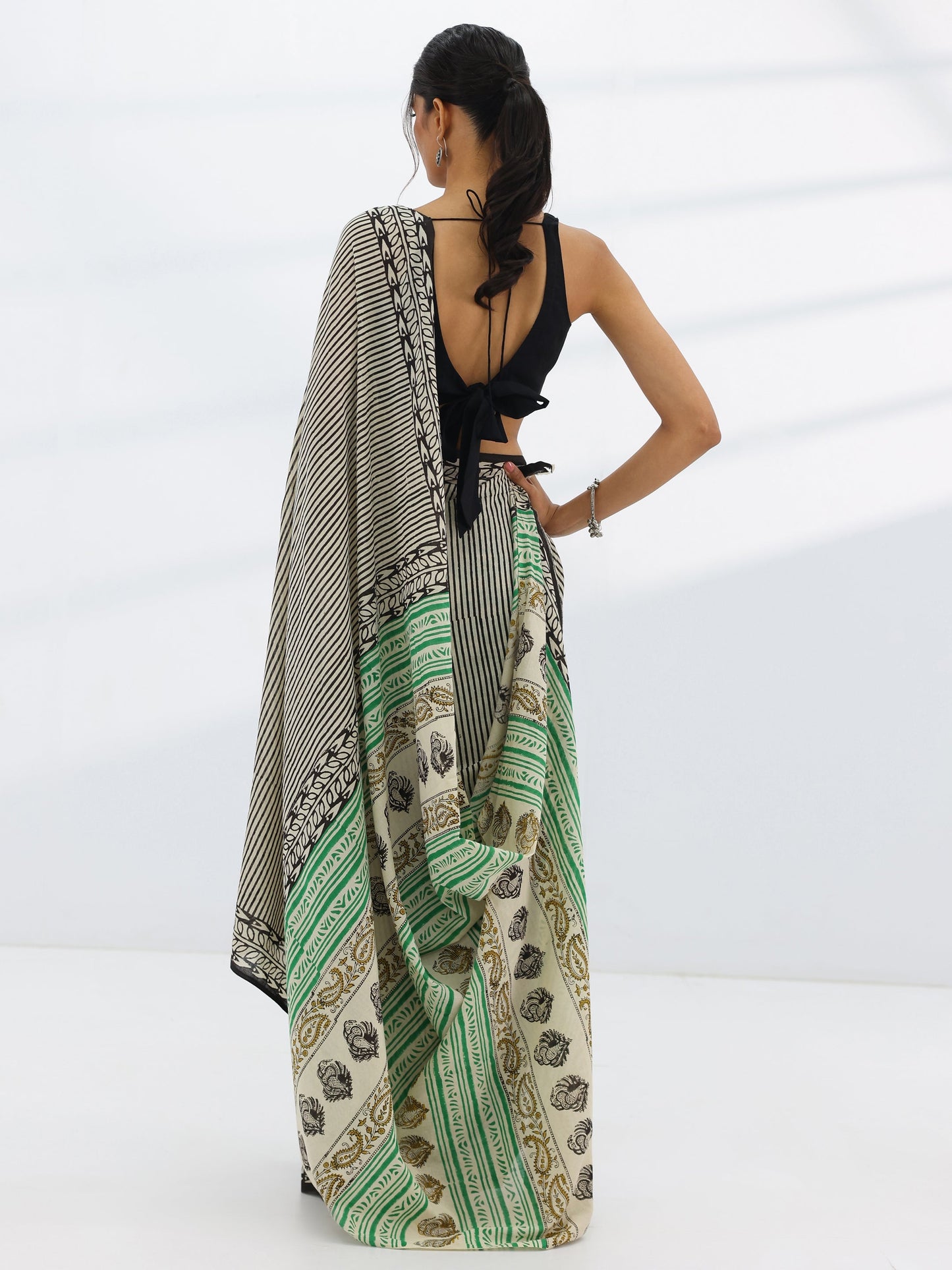 Green Printed Cotton Saree With Unstitched Blouse Piece