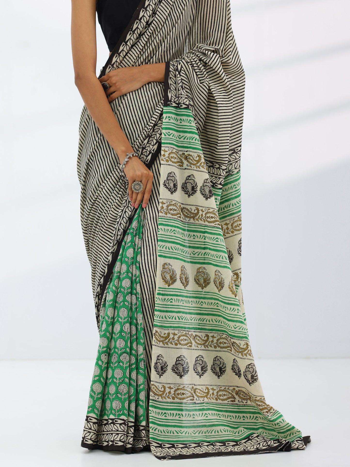 Green Printed Cotton Saree With Unstitched Blouse Piece