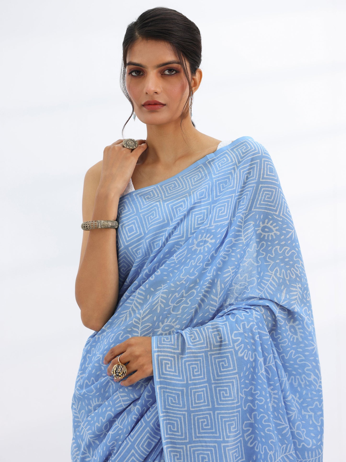 Blue Printed Cotton Saree With Unstitched Blouse Piece