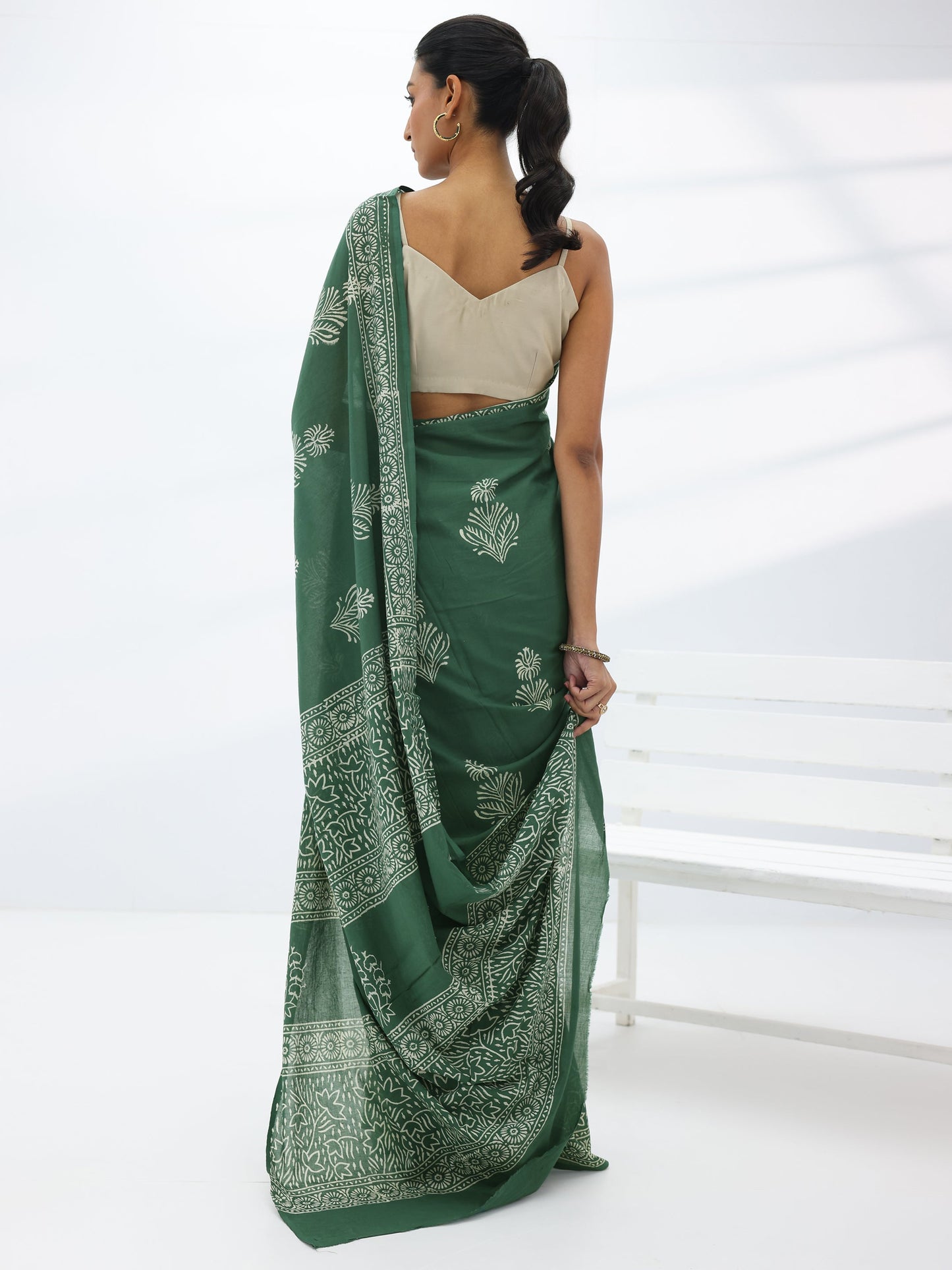 Green Printed Cotton Saree With Unstitched Blouse Piece