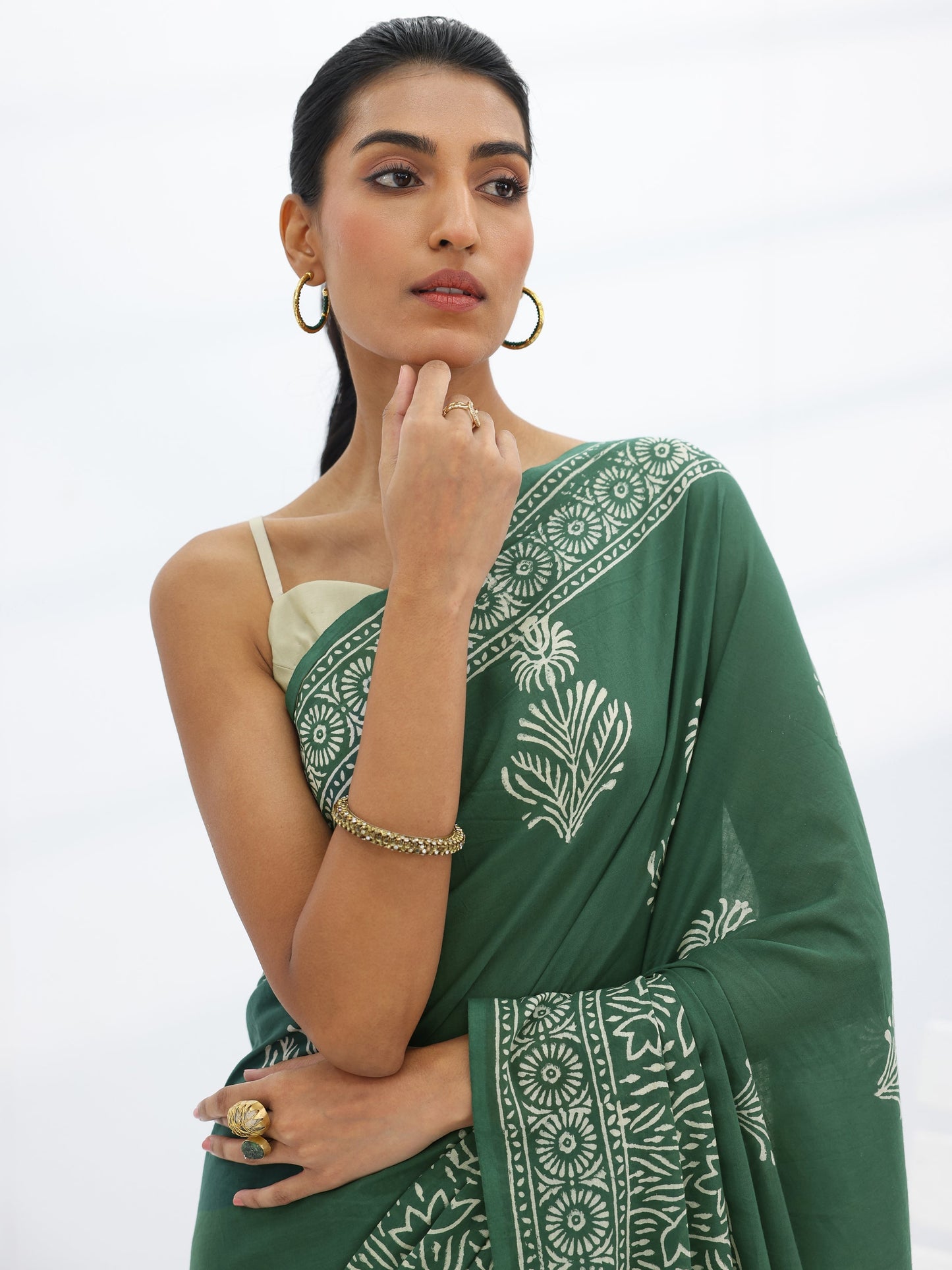 Green Printed Cotton Saree With Unstitched Blouse Piece