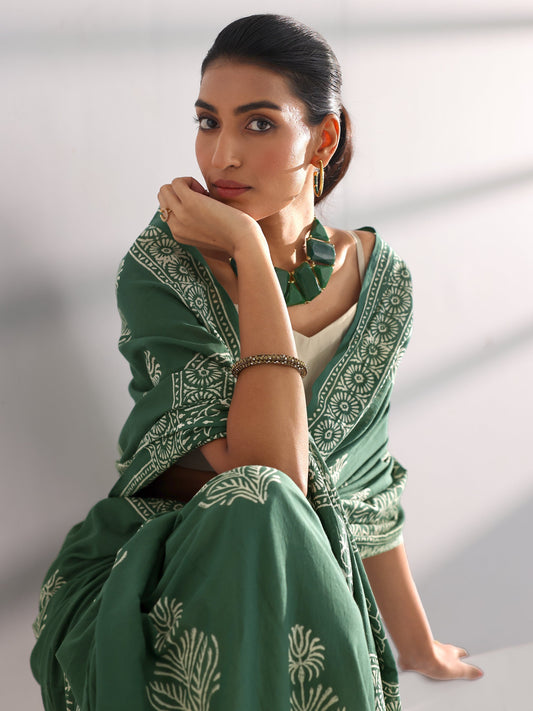 Green Printed Cotton Saree With Unstitched Blouse Piece