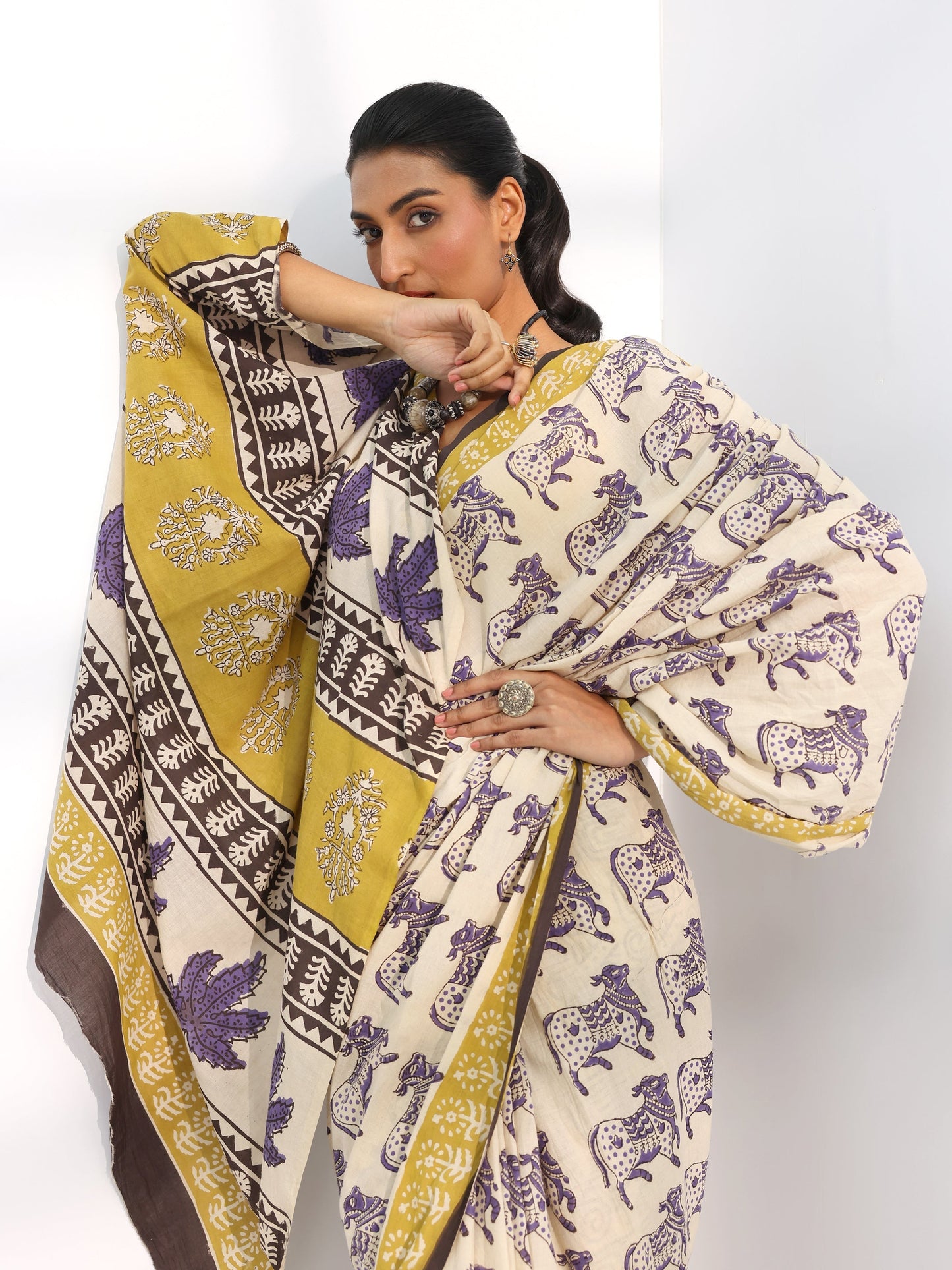 Off White Printed Cotton Saree With Unstitched Blouse Piece