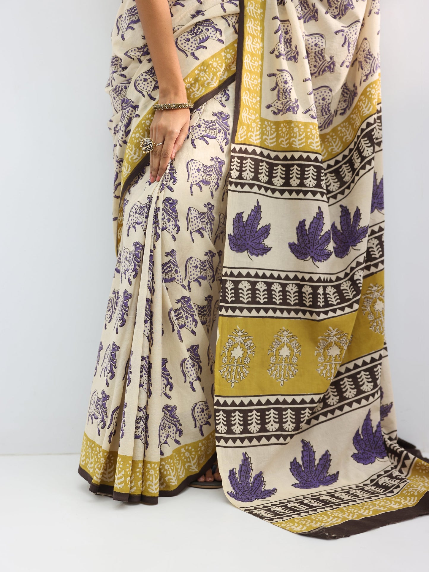 Off White Printed Cotton Saree With Unstitched Blouse Piece