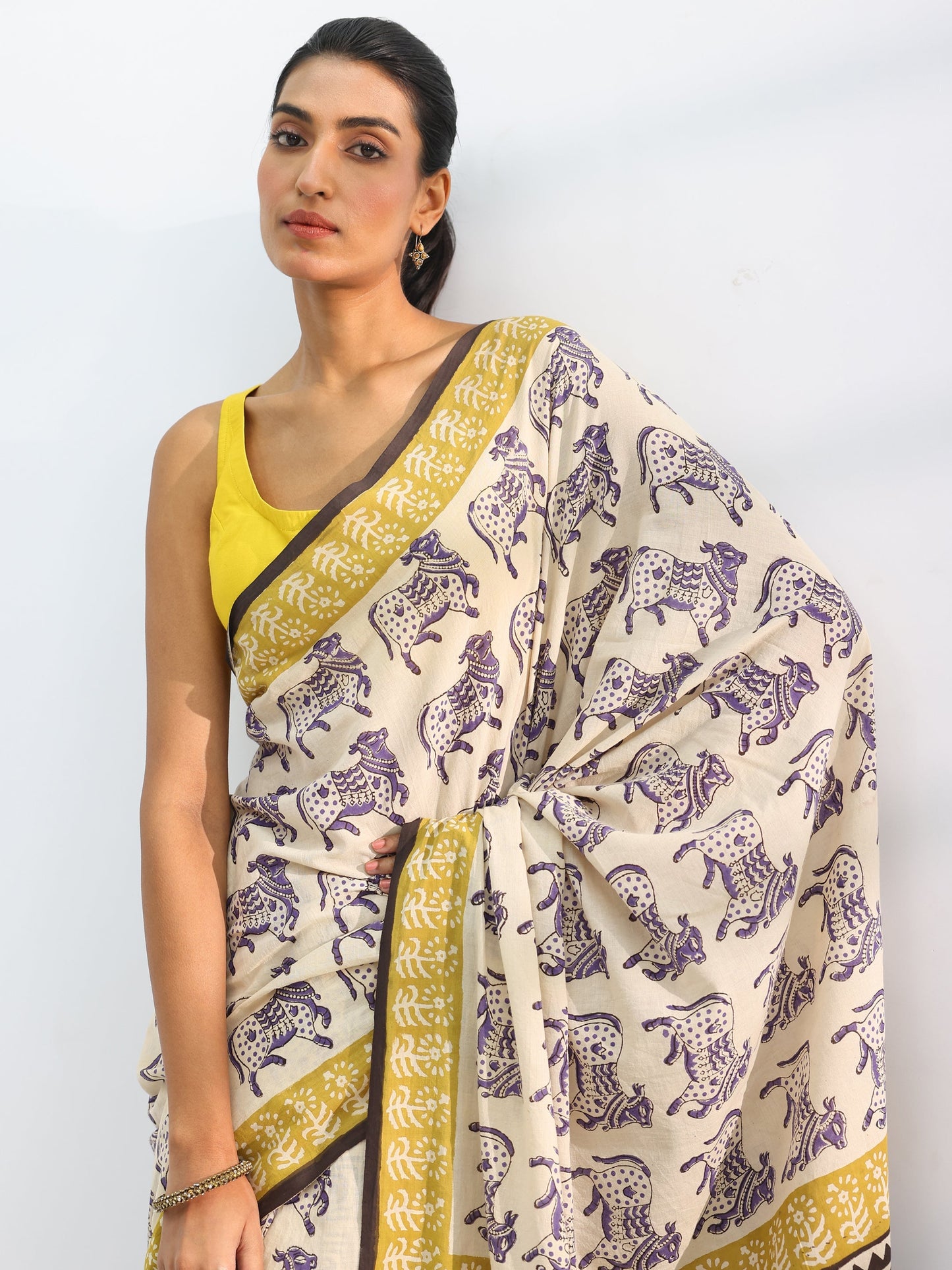 Off White Printed Cotton Saree With Unstitched Blouse Piece