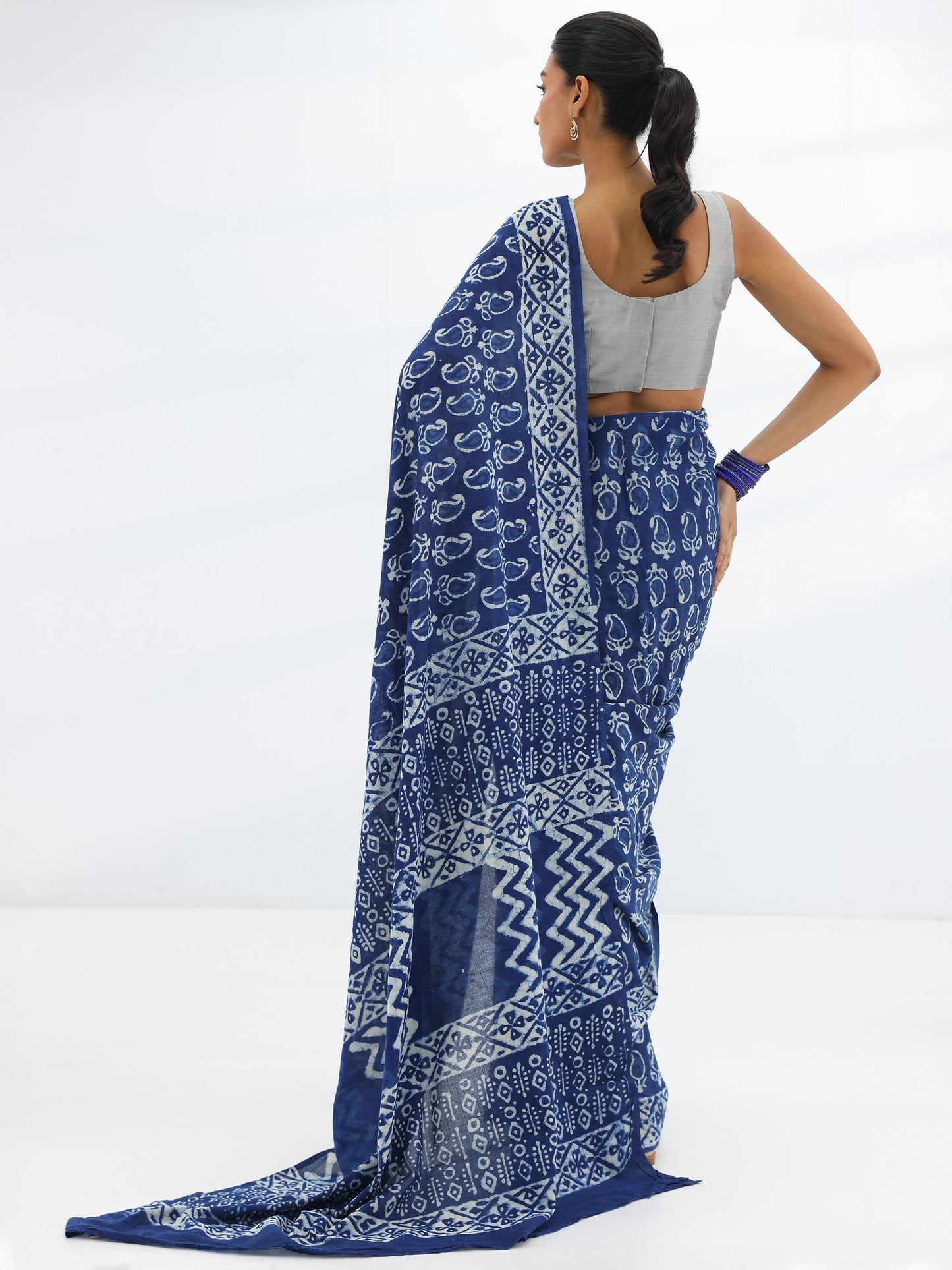 Blue Printed Cotton Saree With Unstitched Blouse Piece