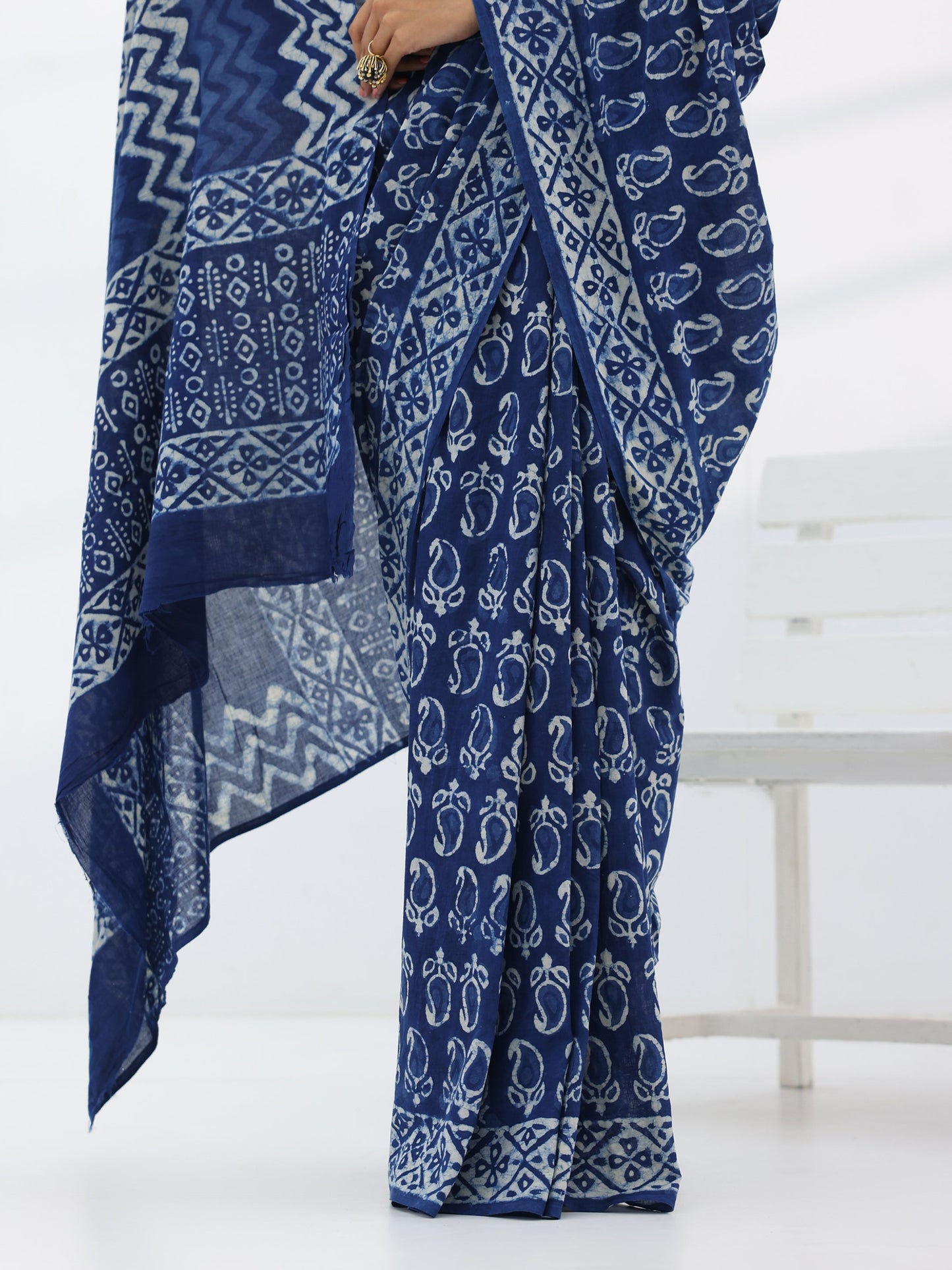 Blue Printed Cotton Saree With Unstitched Blouse Piece