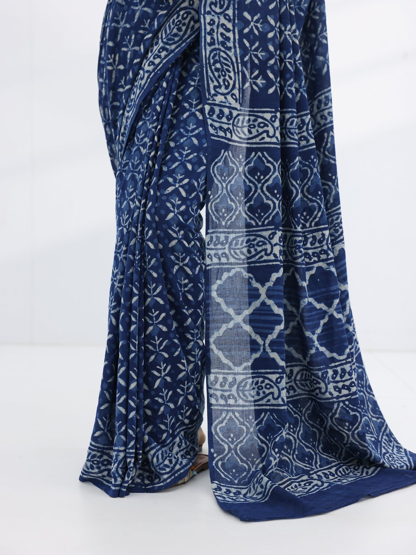 Blue Printed Cotton Saree With Unstitched Blouse Piece
