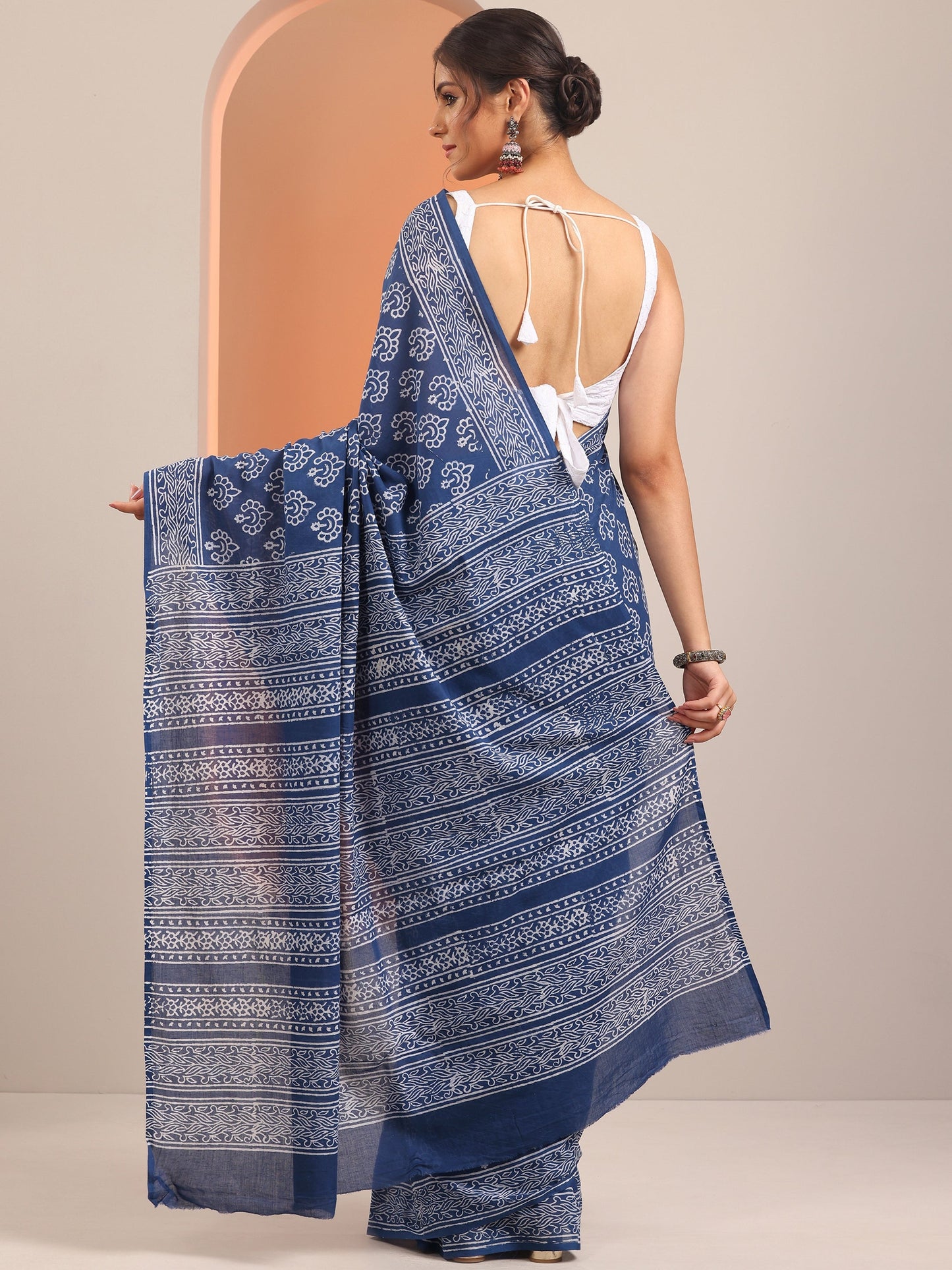 Blue Printed Cotton Saree With Unstitched Blouse Piece