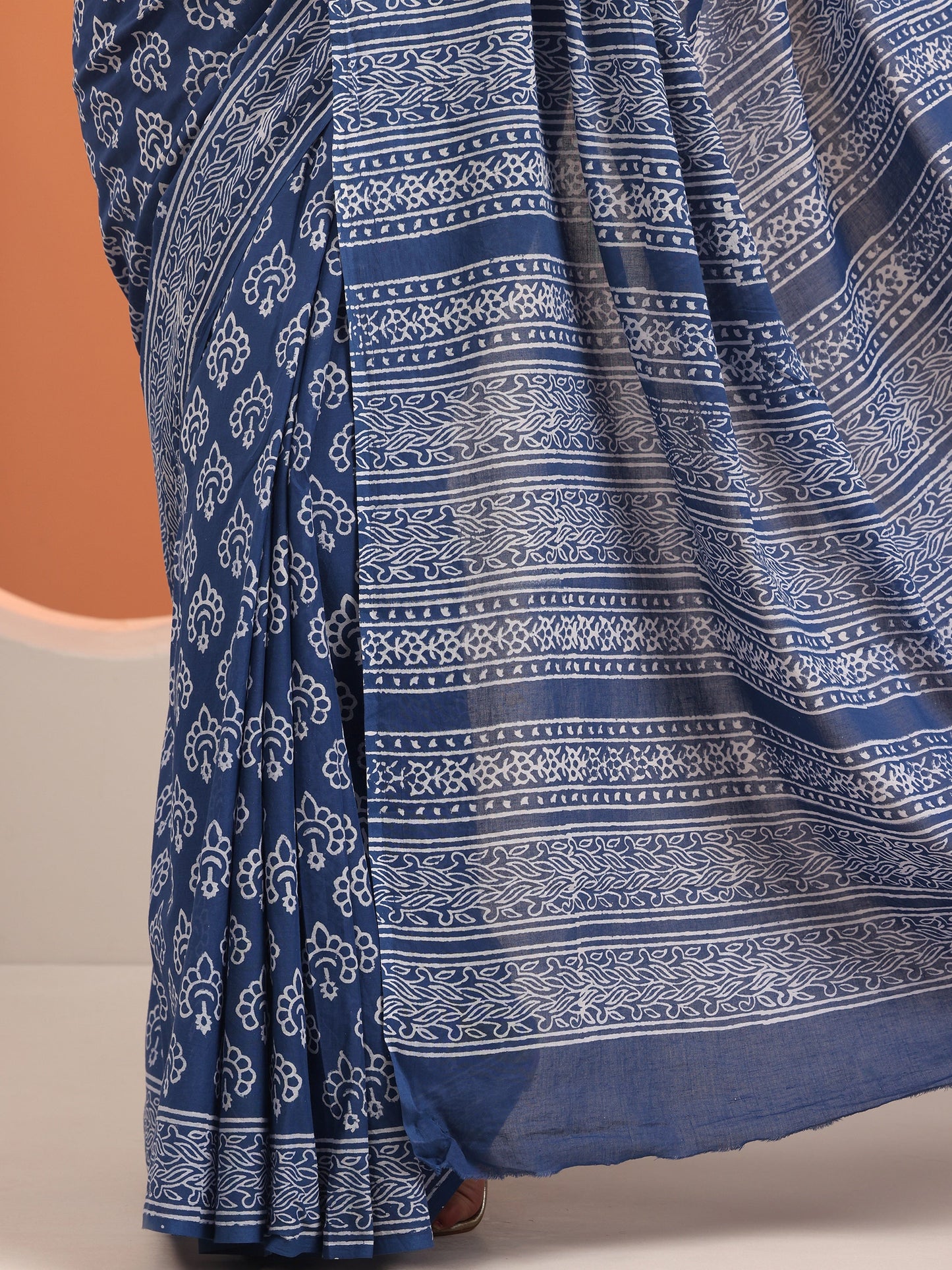 Blue Printed Cotton Saree With Unstitched Blouse Piece