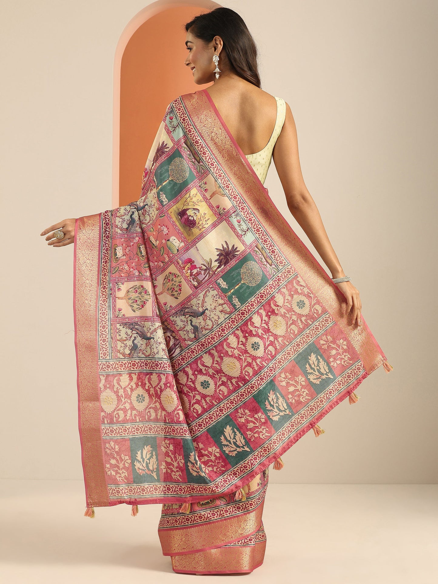 Peach Printed Silk Blend Saree With Unstitched Blouse Piece