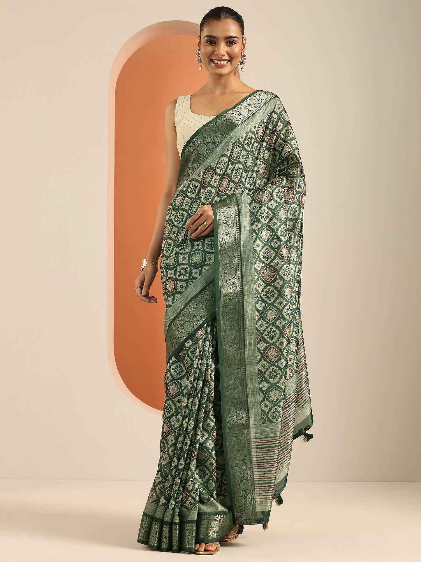 Green Printed Silk Blend Saree With Unstitched Blouse Piece