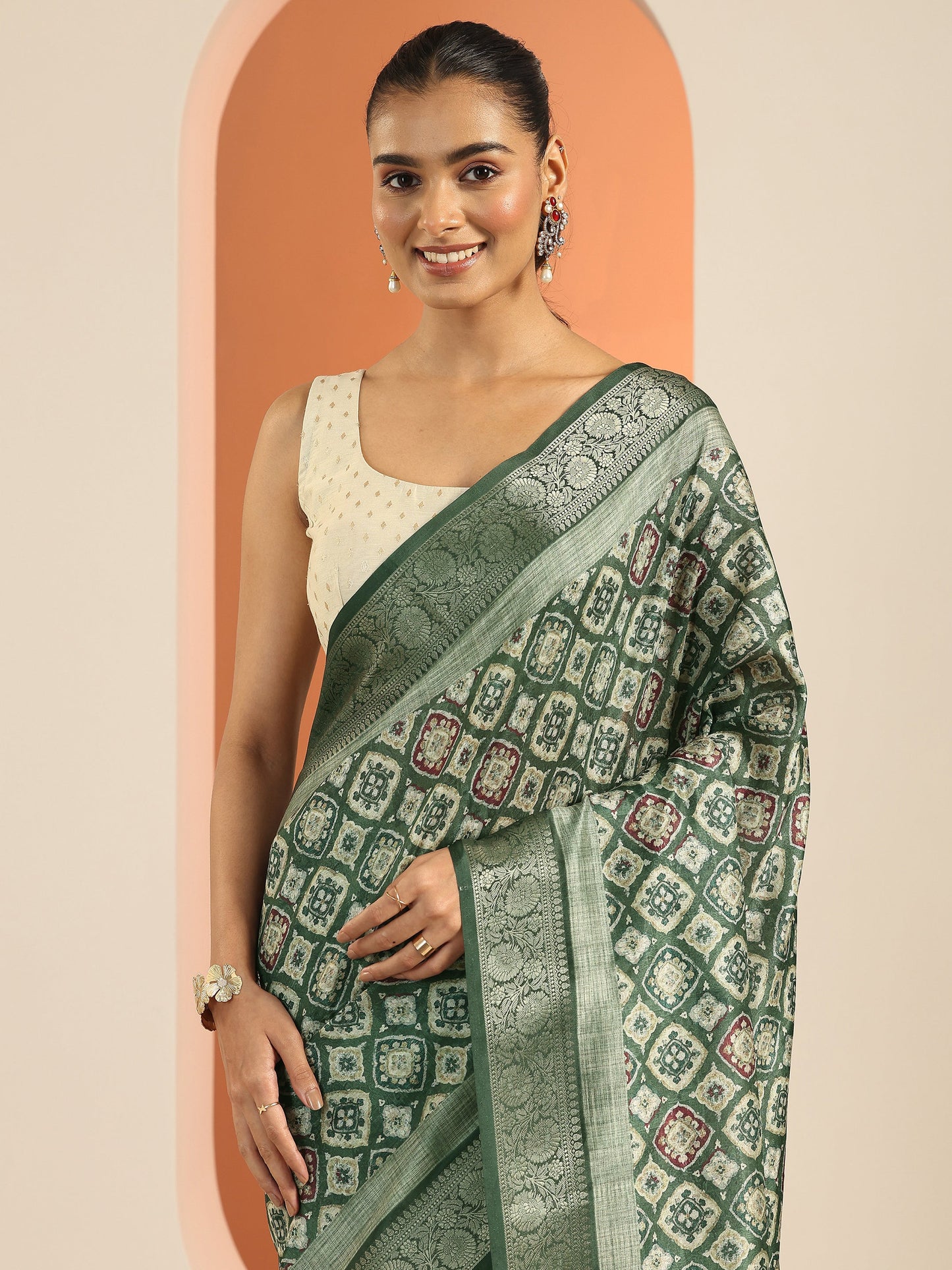 Green Printed Silk Blend Saree With Unstitched Blouse Piece