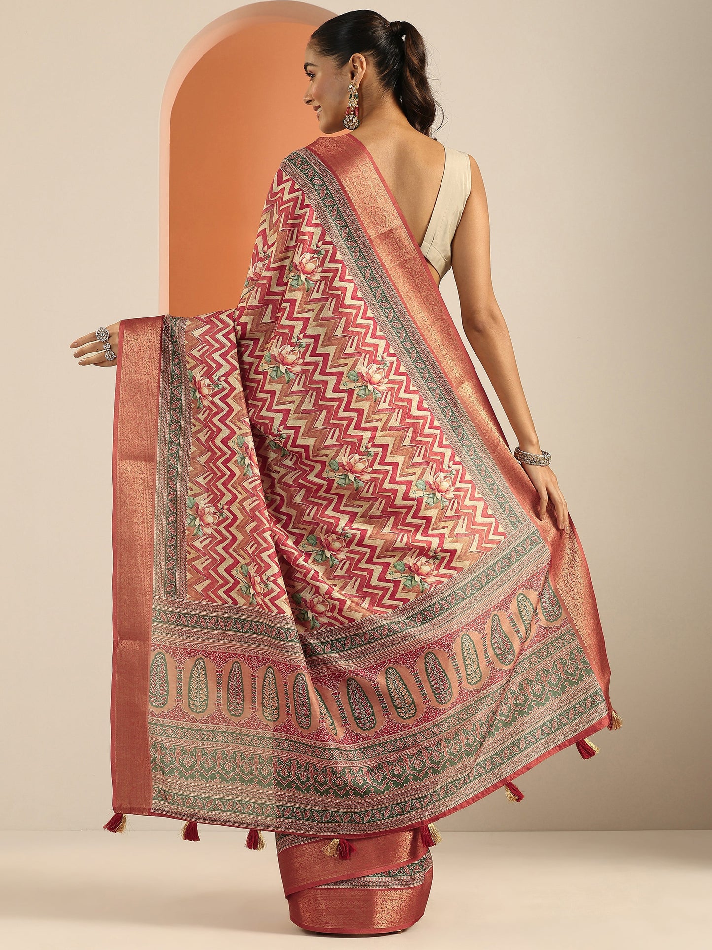 Rust Printed Silk Blend Saree With Unstitched Blouse Piece
