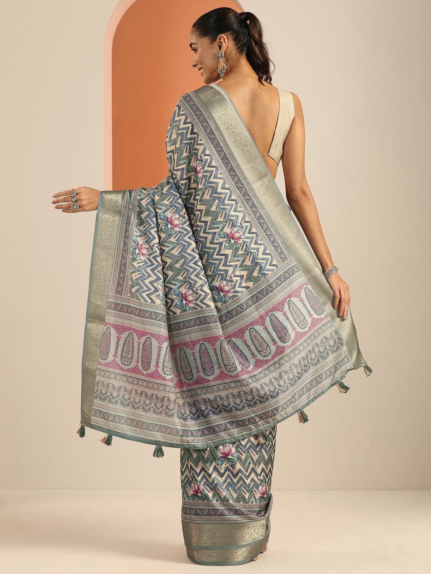 Blue Printed Silk Blend Saree With Unstitched Blouse Piece