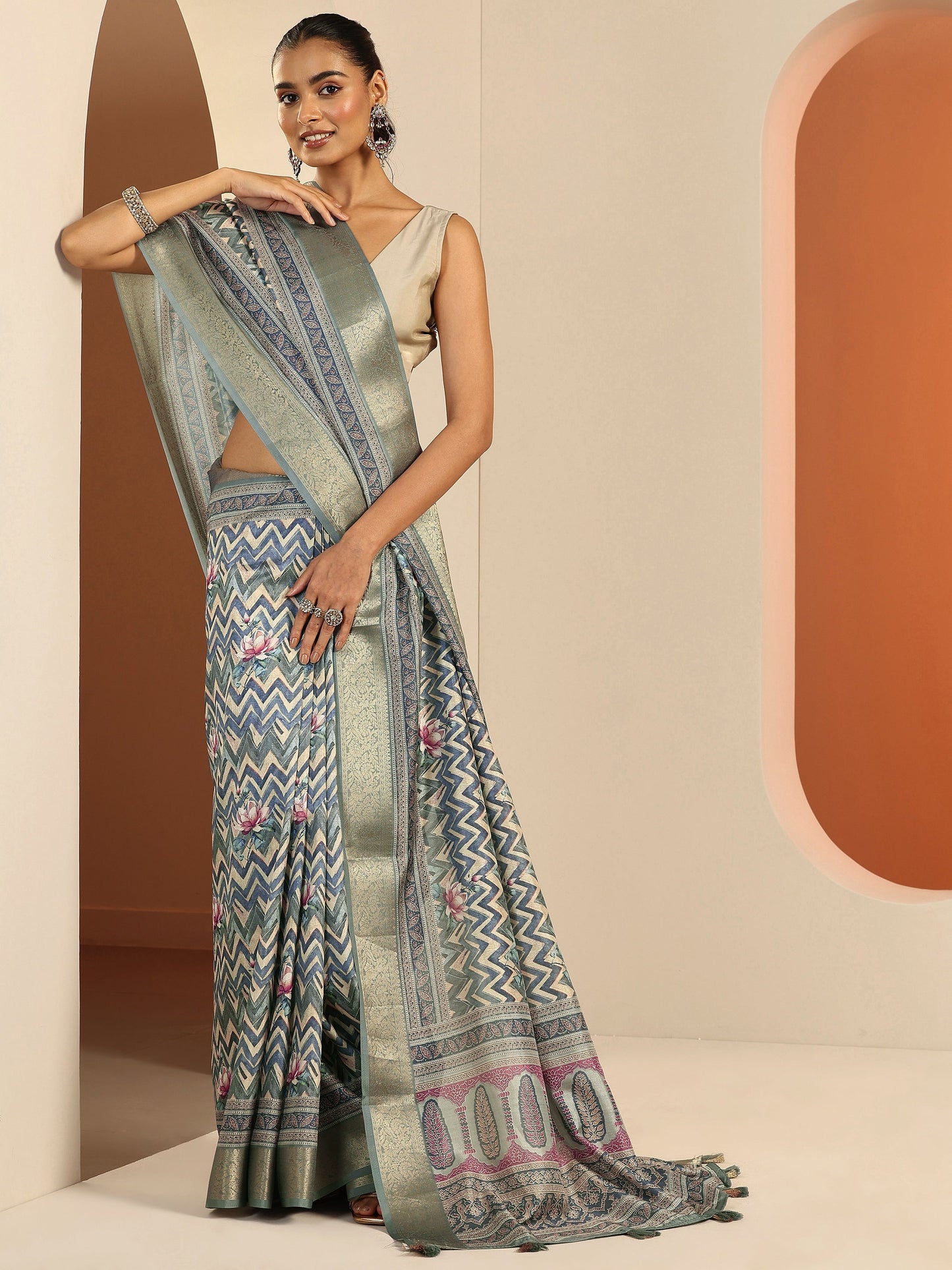 Blue Printed Silk Blend Saree With Unstitched Blouse Piece