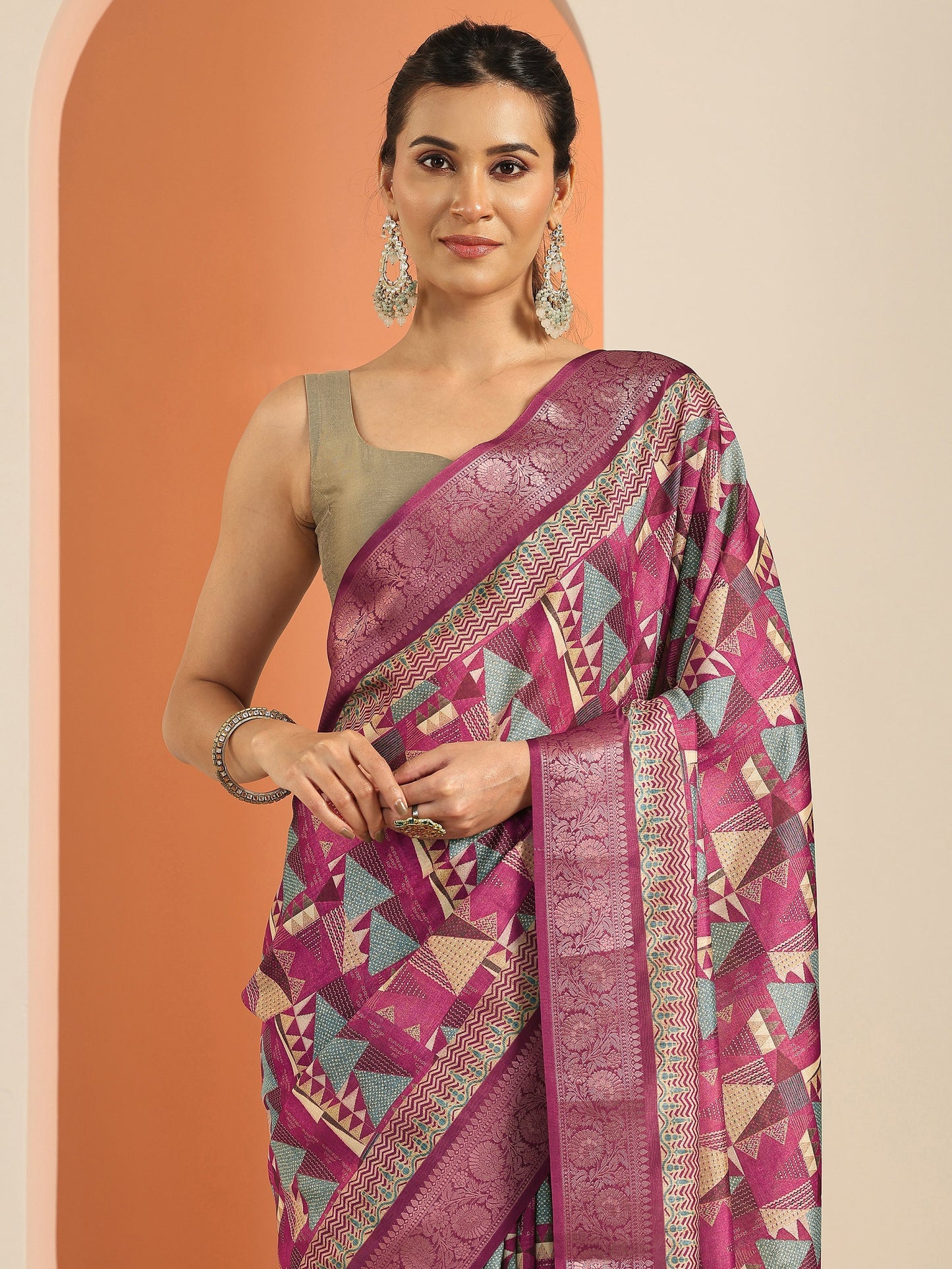 Pink Printed Silk Blend Saree With Unstitched Blouse Piece