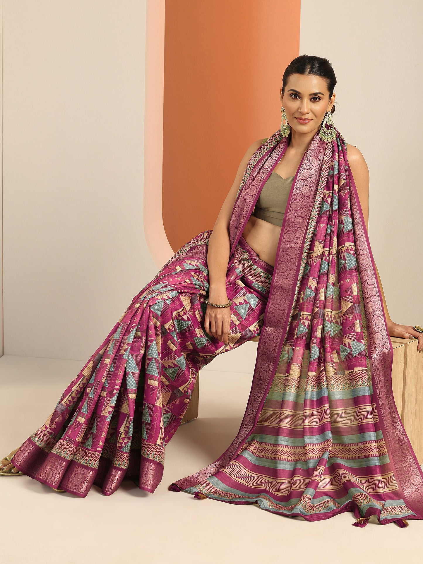 Pink Printed Silk Blend Saree With Unstitched Blouse Piece