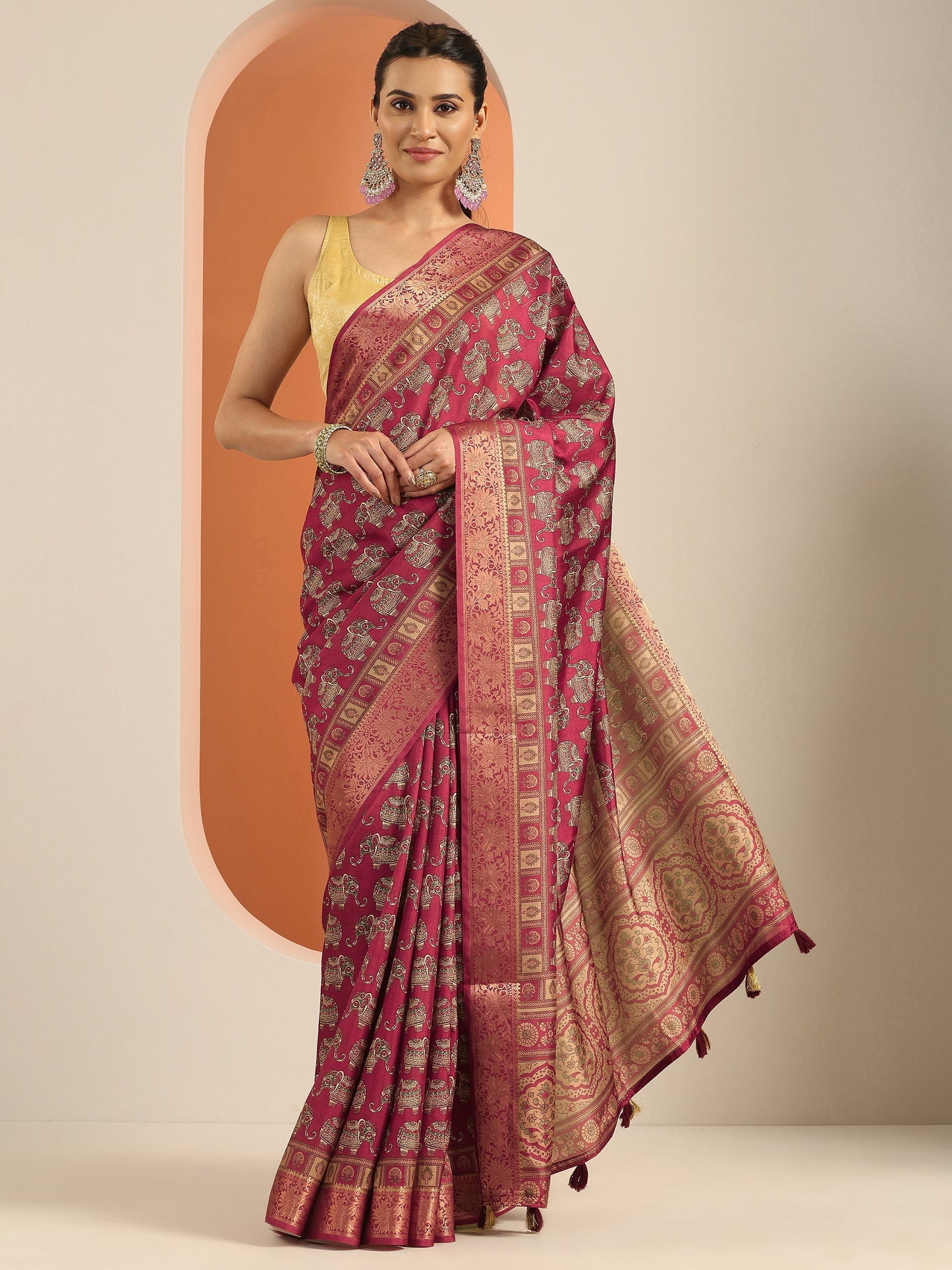 Red Printed Silk Blend Saree With Unstitched Blouse Piece