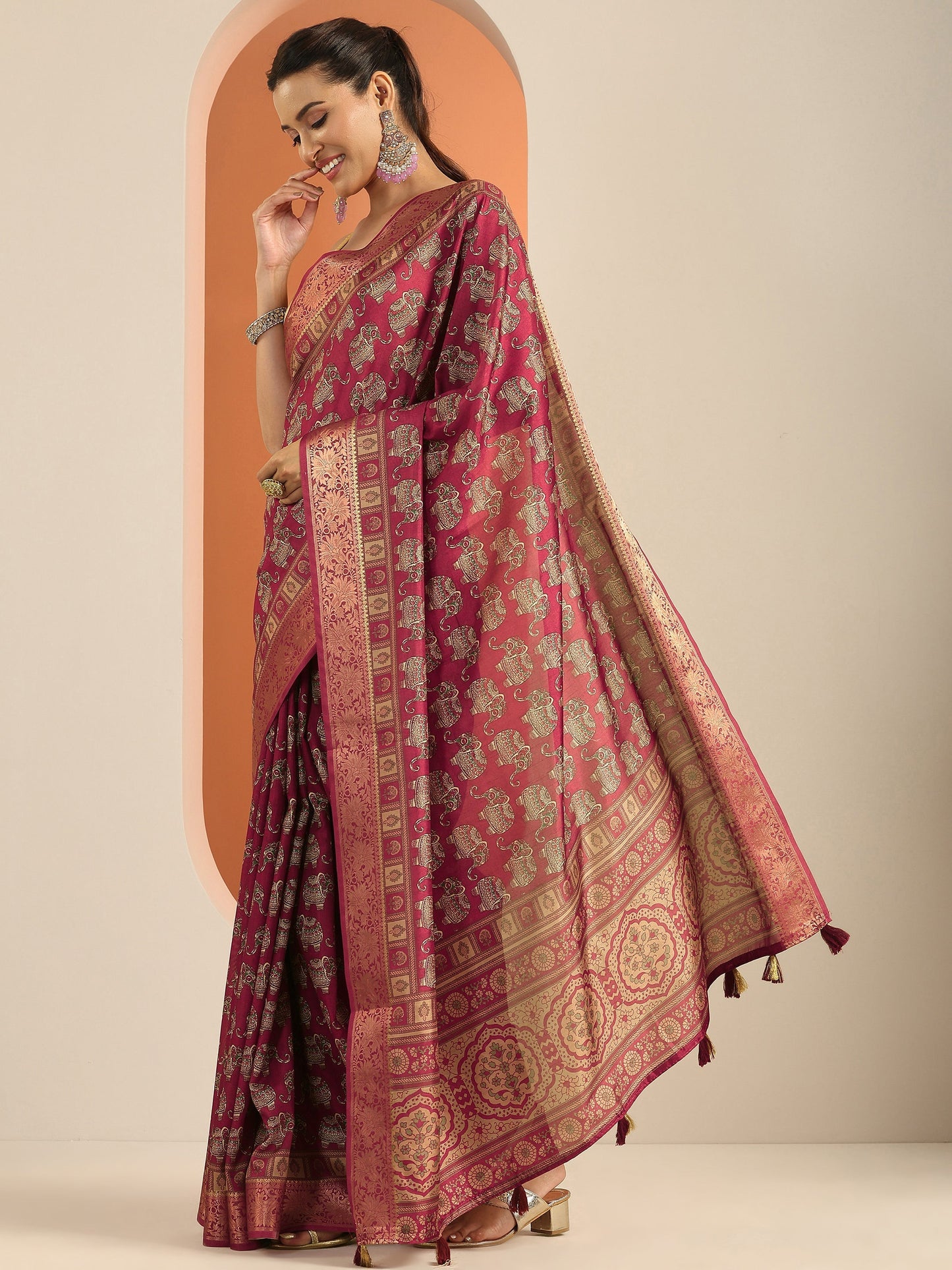 Red Printed Silk Blend Saree With Unstitched Blouse Piece