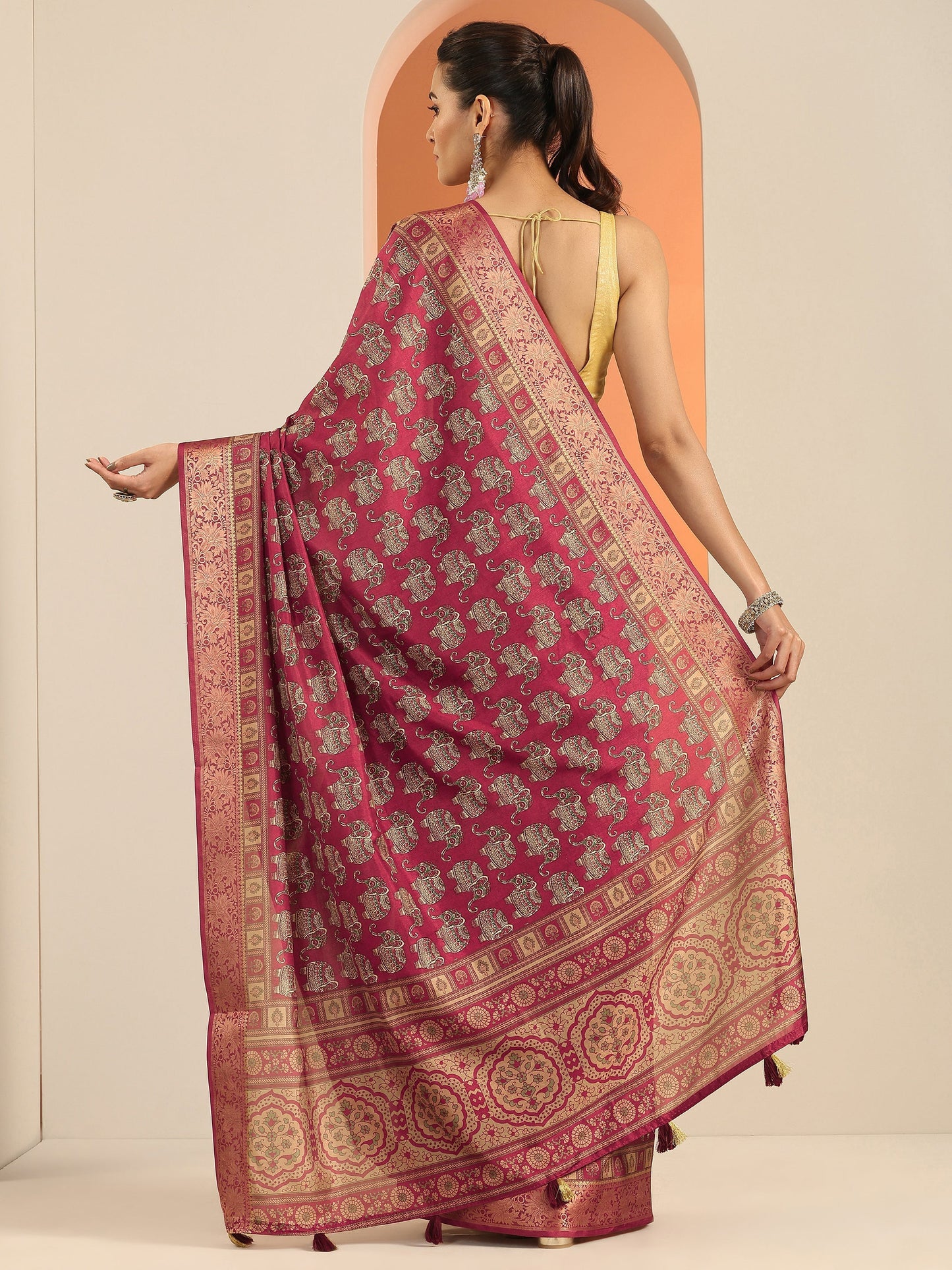 Red Printed Silk Blend Saree With Unstitched Blouse Piece