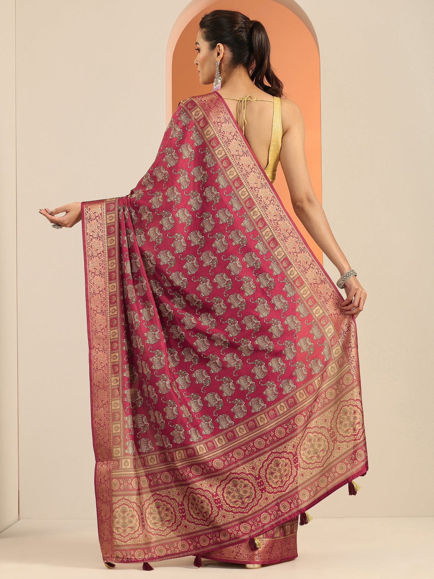 Red Printed Silk Blend Saree With Unstitched Blouse Piece