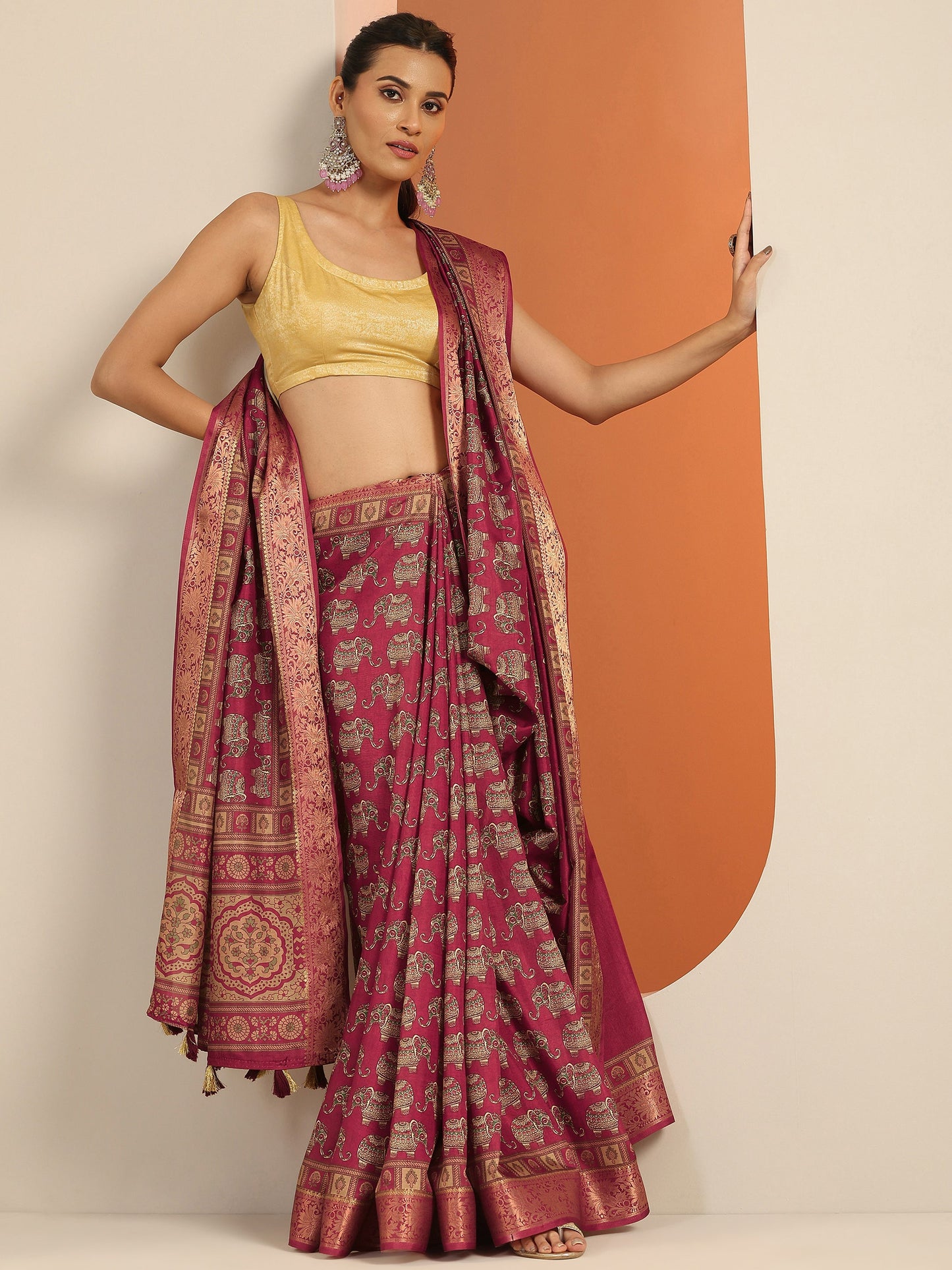 Red Printed Silk Blend Saree With Unstitched Blouse Piece