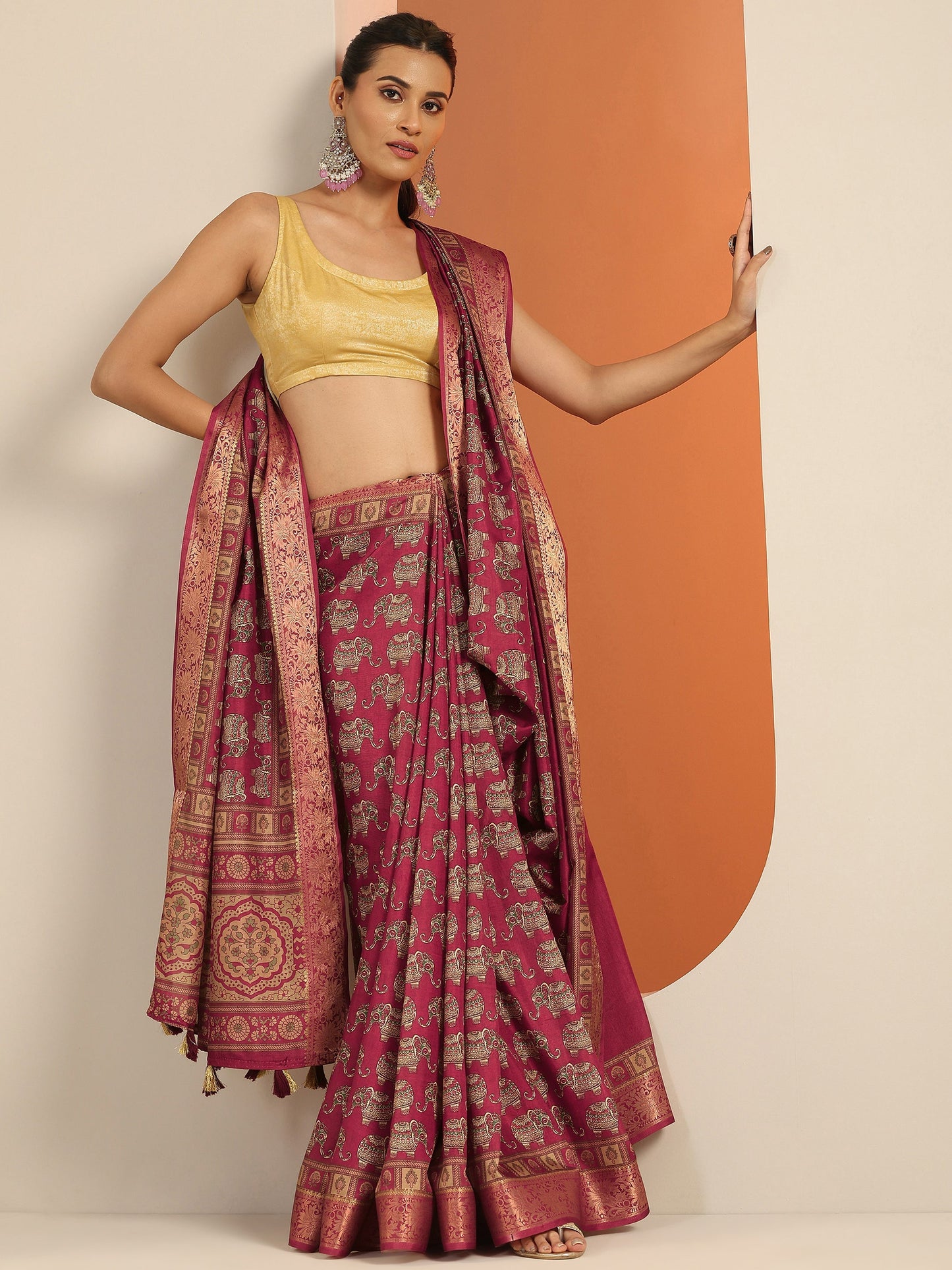Red Printed Silk Blend Saree With Unstitched Blouse Piece