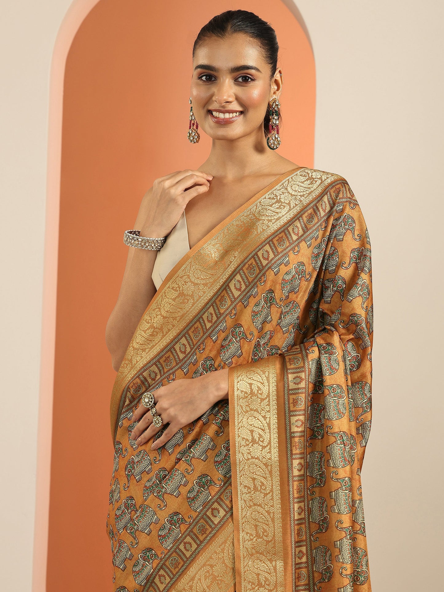 Mustard Printed Silk Blend Saree With Unstitched Blouse Piece