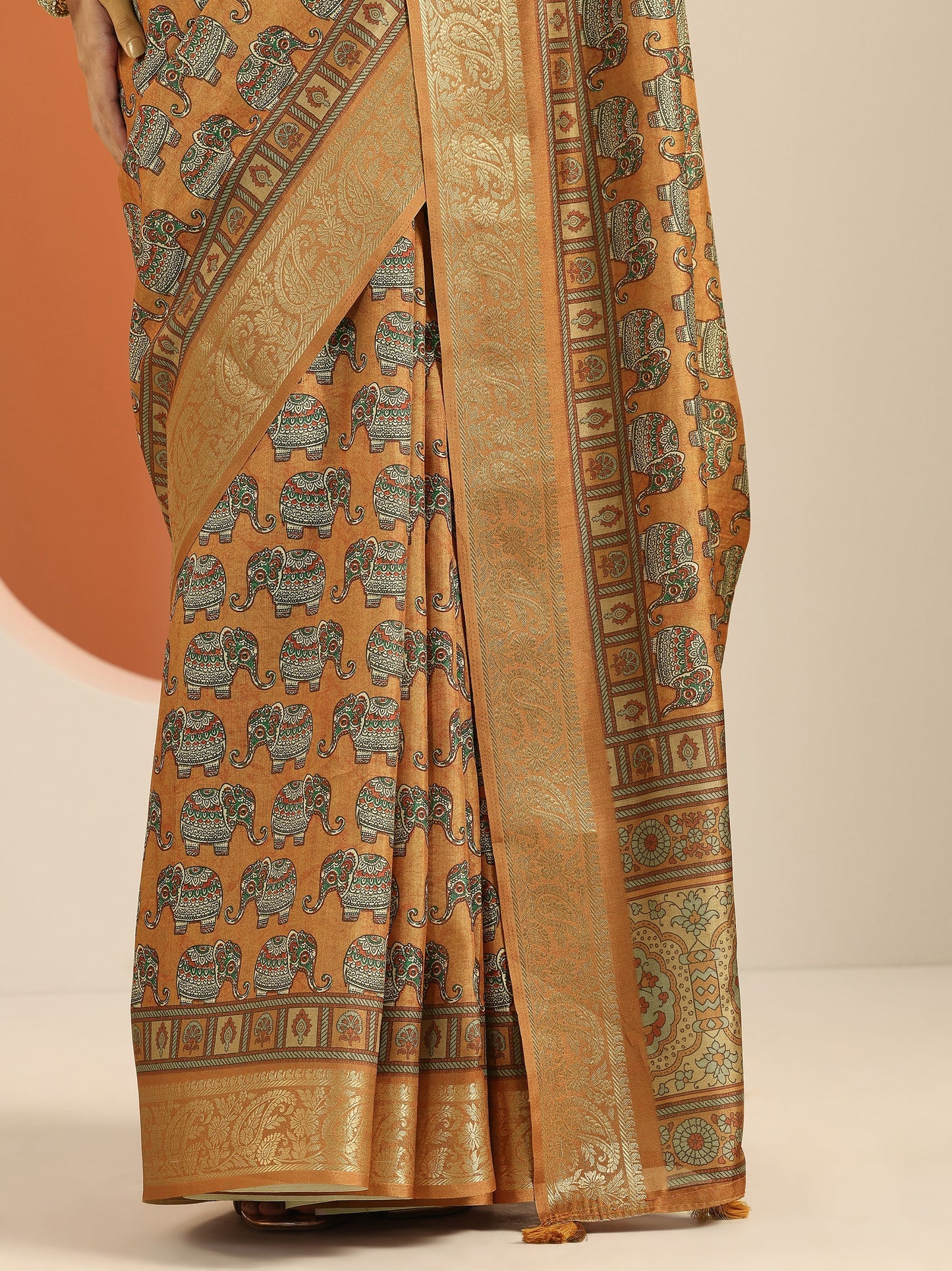 Mustard Printed Silk Blend Saree With Unstitched Blouse Piece