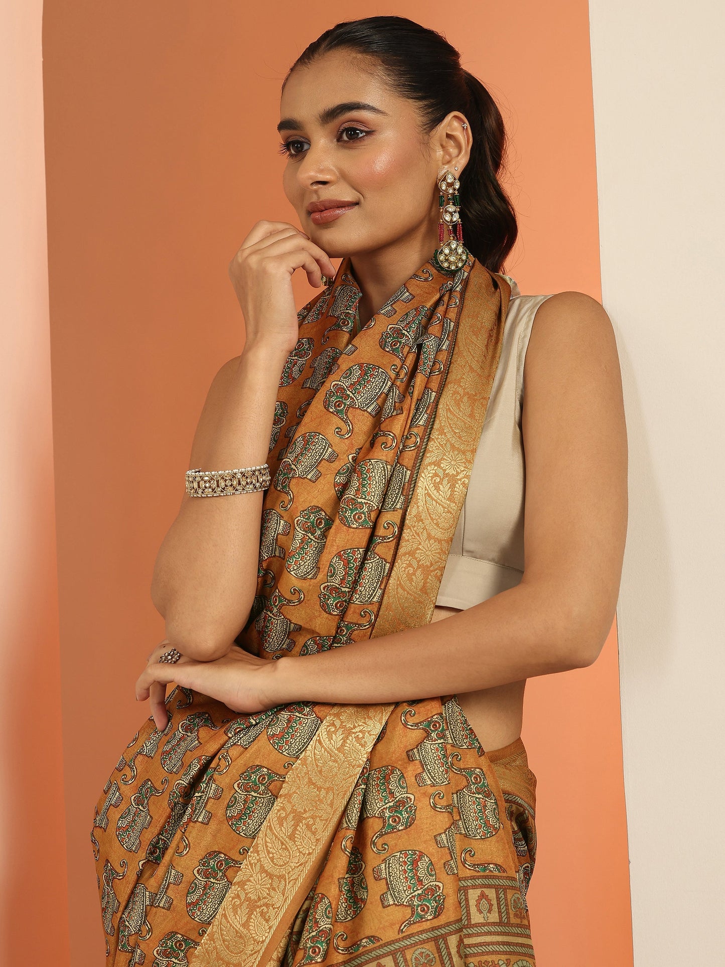 Mustard Printed Silk Blend Saree With Unstitched Blouse Piece