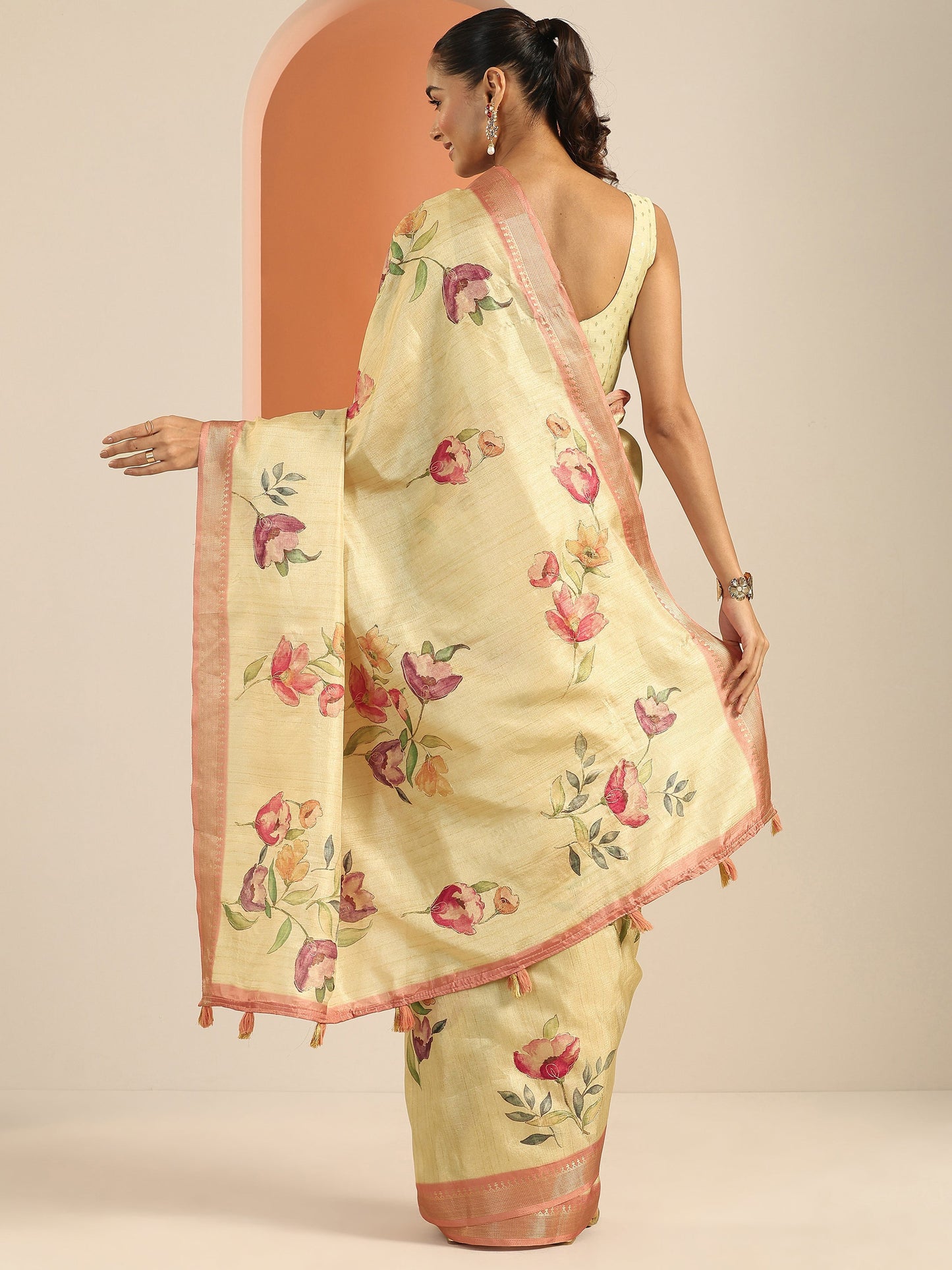 Beige Printed Silk Blend Saree With Unstitched Blouse Piece