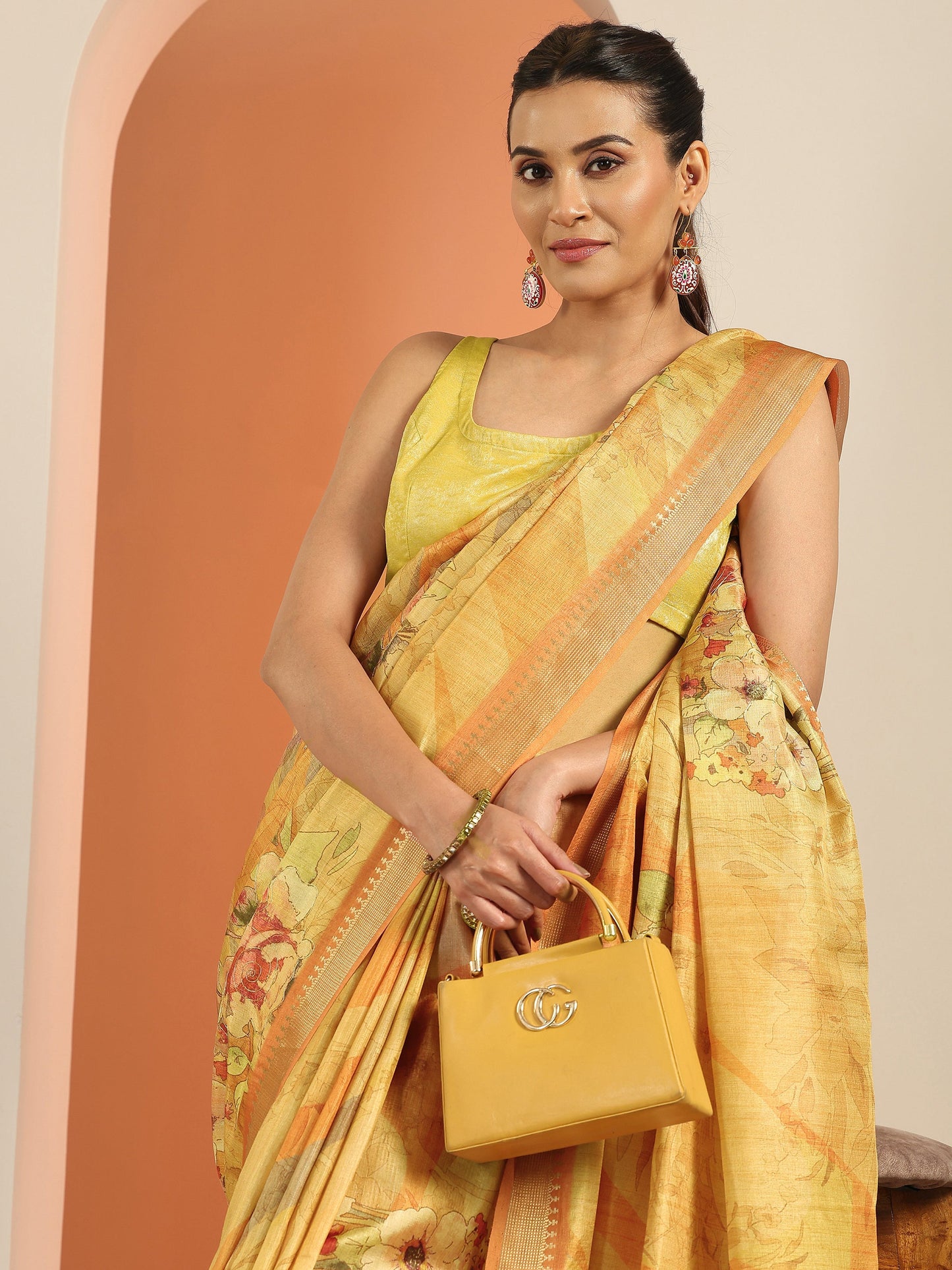 Mustard Printed Silk Blend Saree With Unstitched Blouse Piece